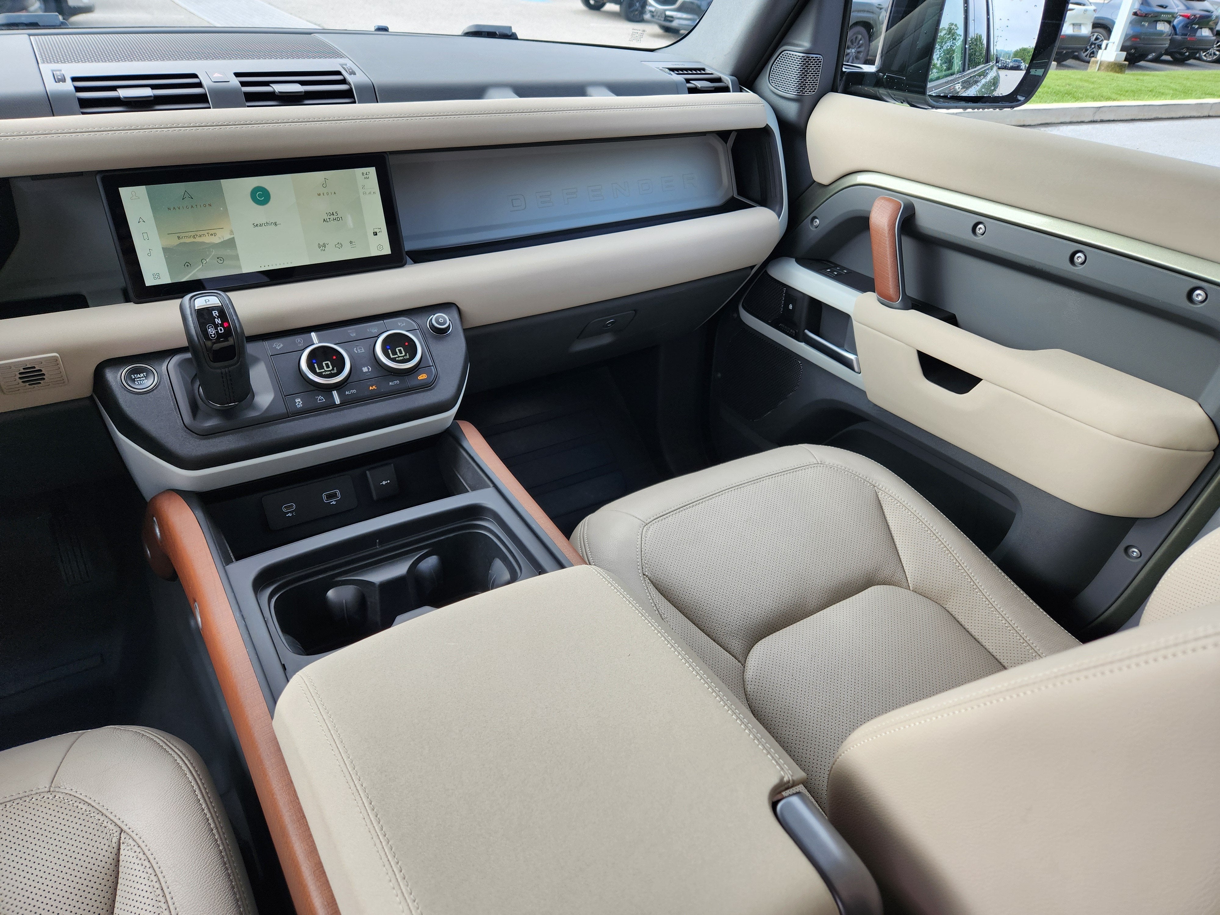 2023 Land Rover Defender SE
