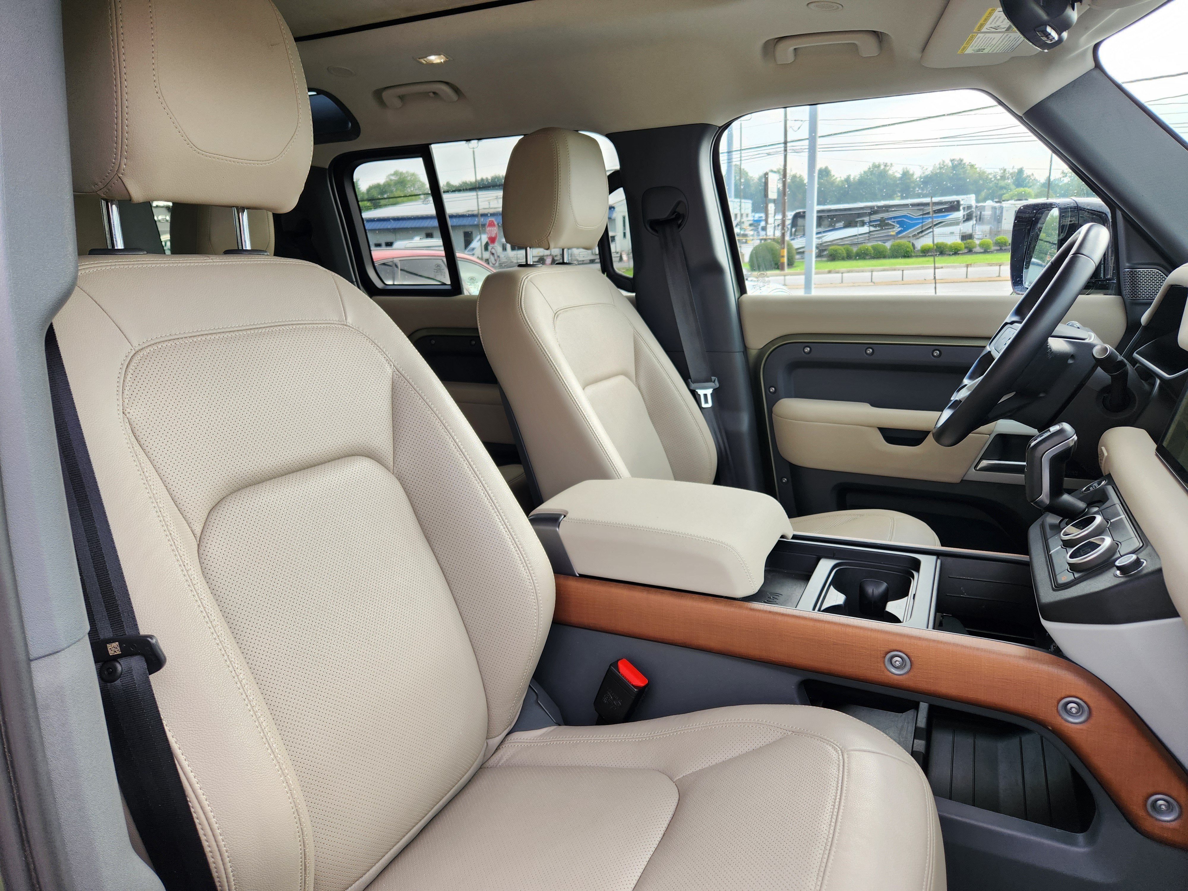 2023 Land Rover Defender SE