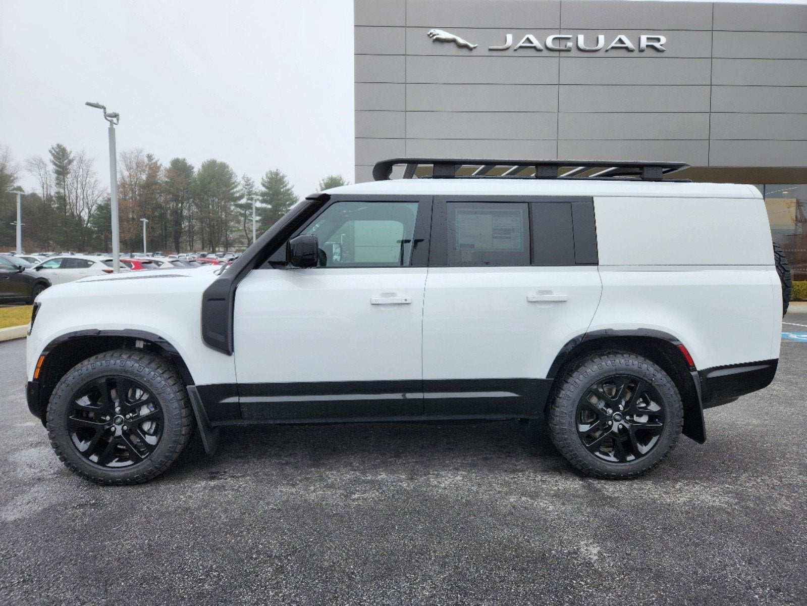 2024 Land Rover Defender 130 Outbound