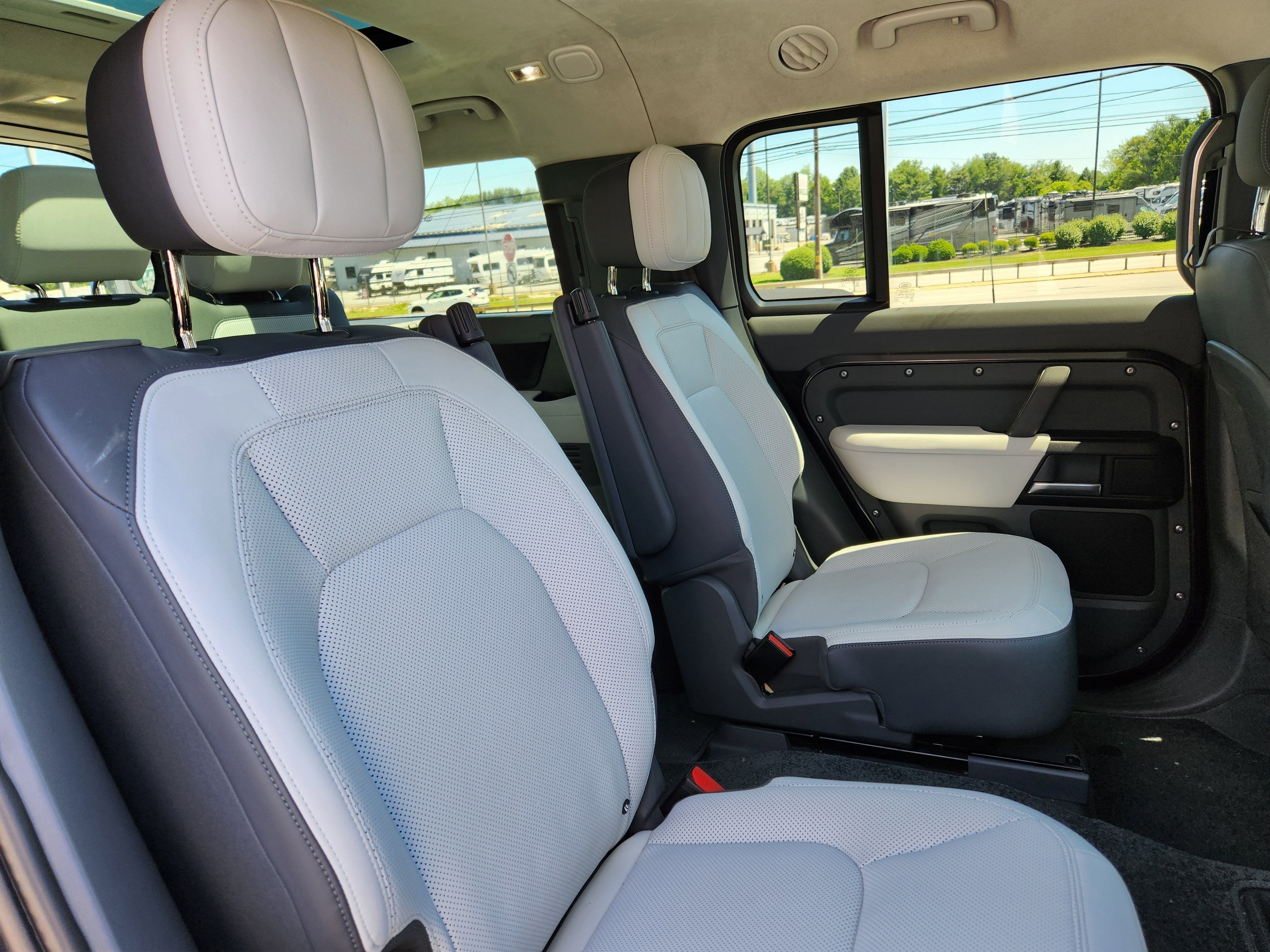 2025 Land Rover Defender 130 V8