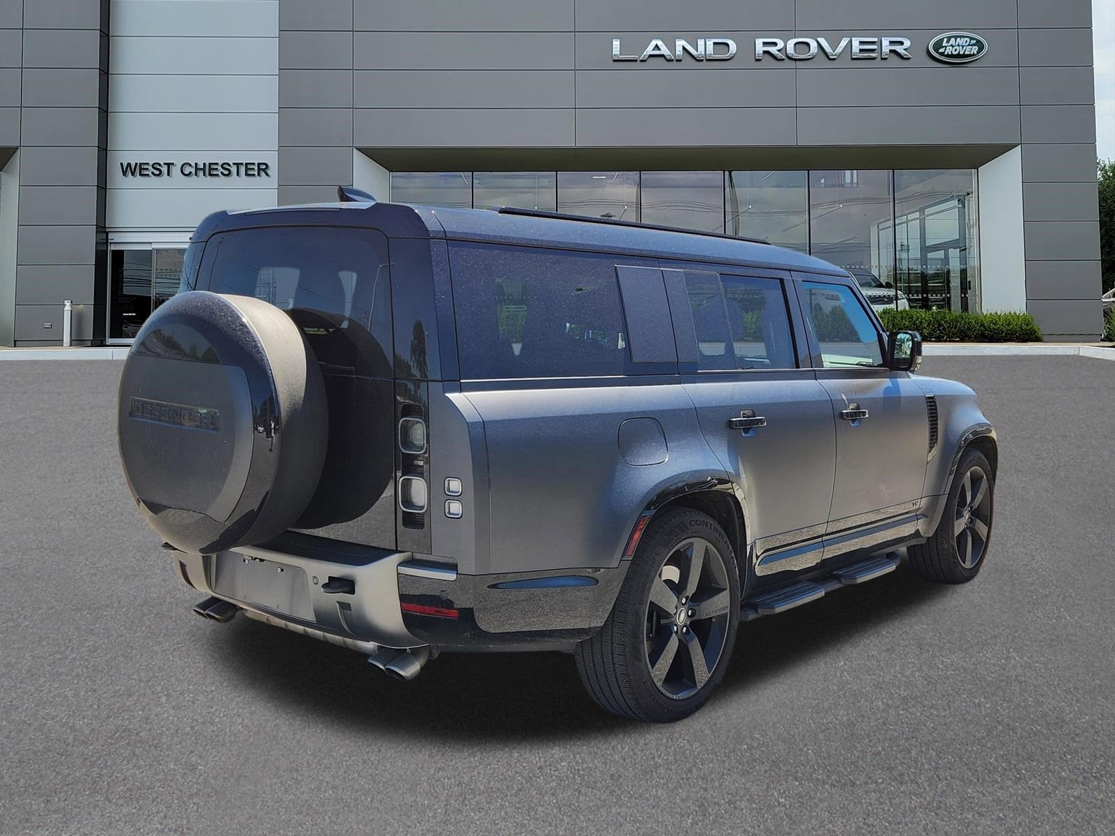 2025 Land Rover Defender 130 V8