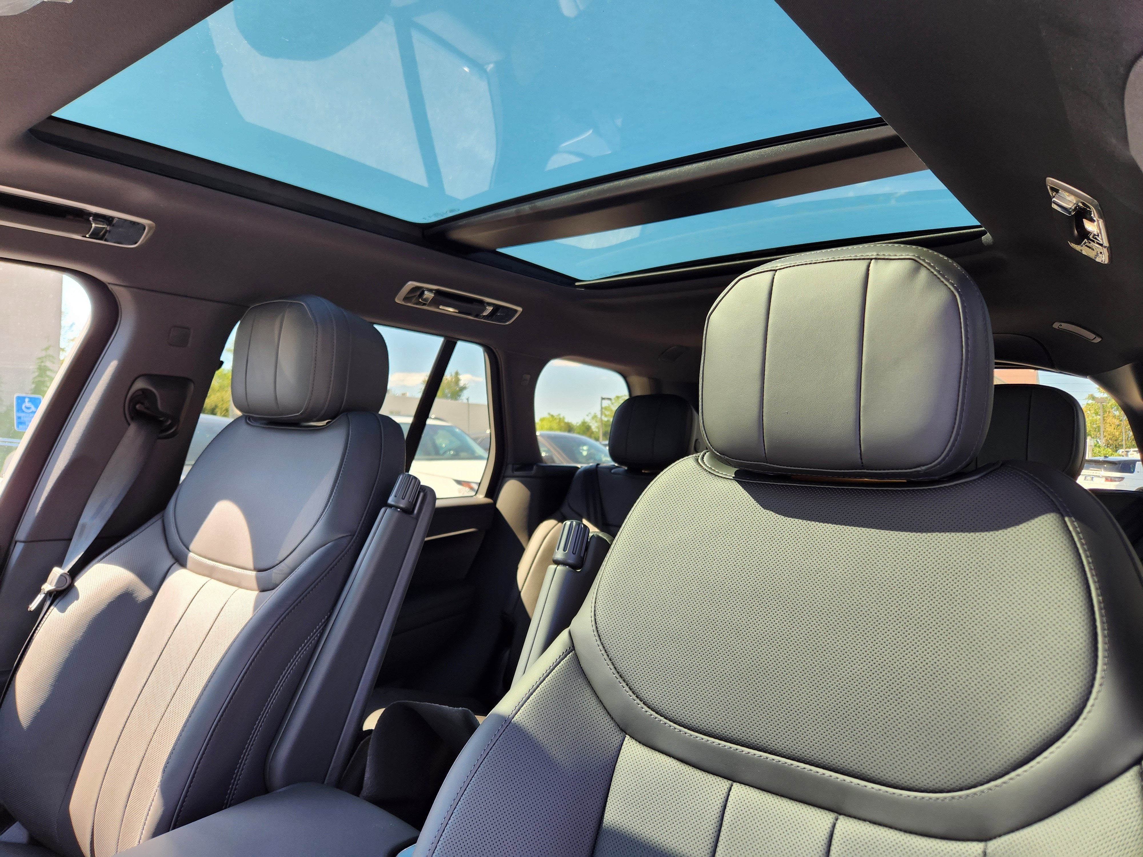 2025 Land Rover Range Rover Plug-In Hybrid SE