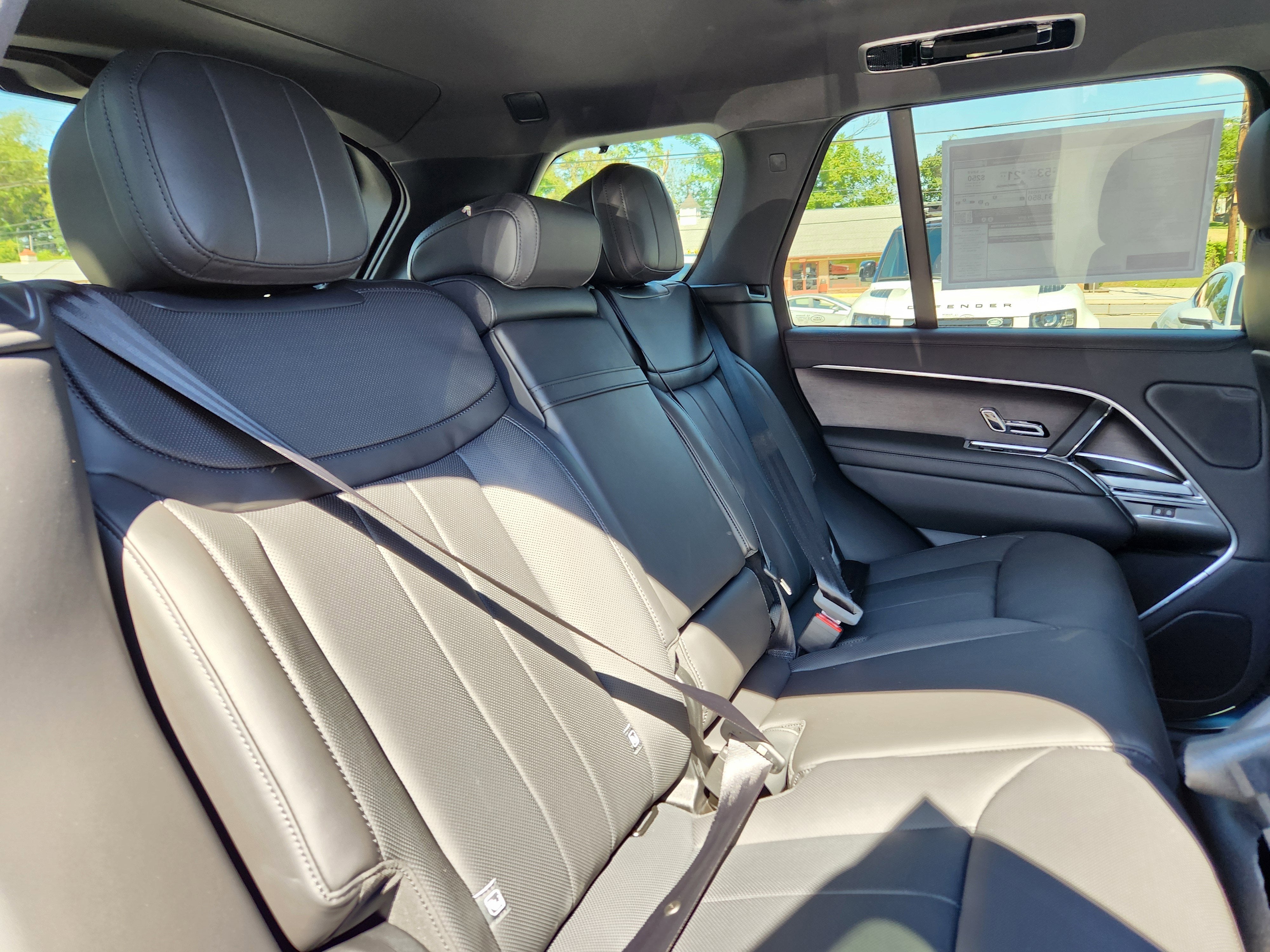 2025 Land Rover Range Rover Plug-In Hybrid SE