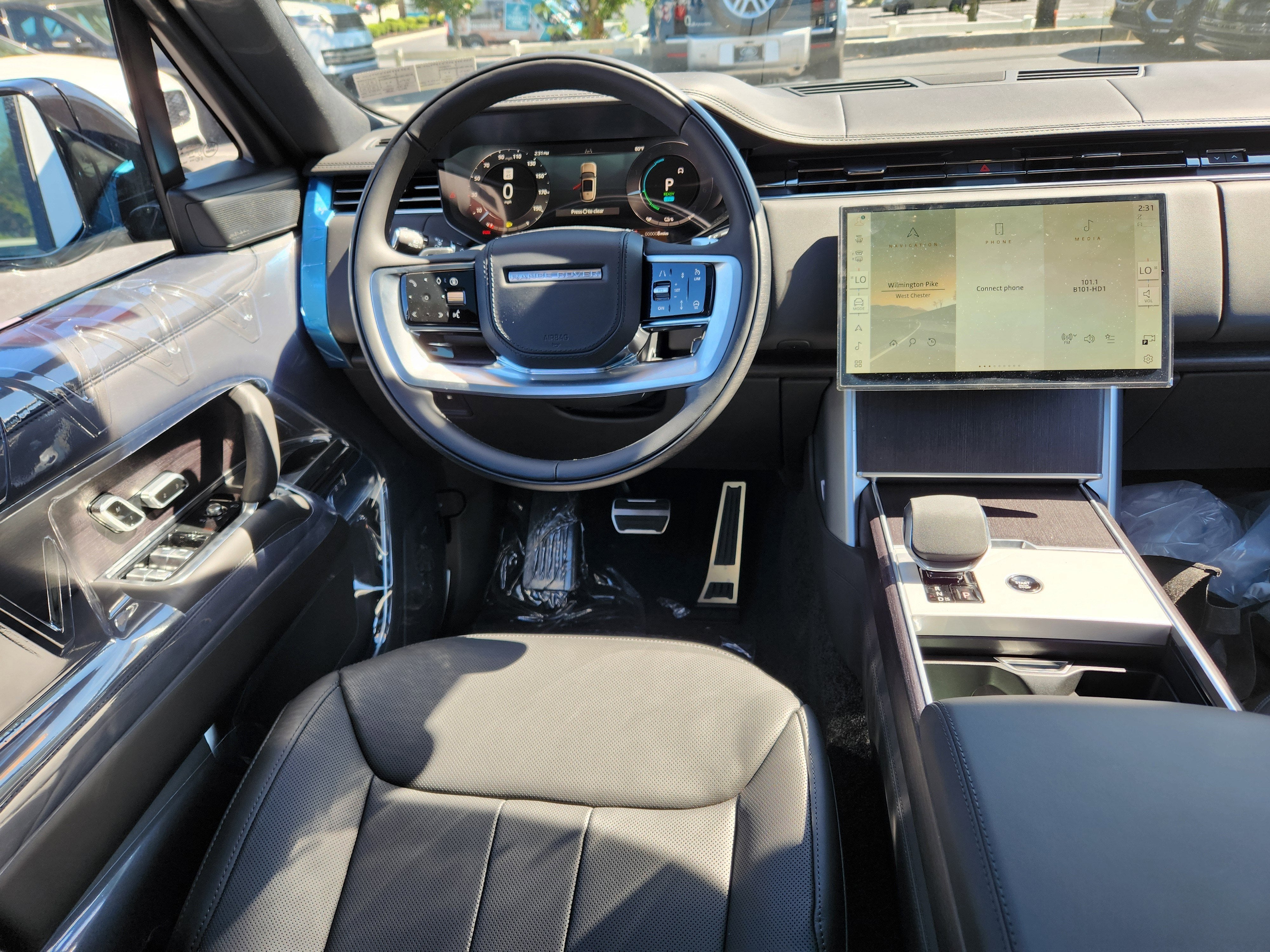 2025 Land Rover Range Rover Plug-In Hybrid SE