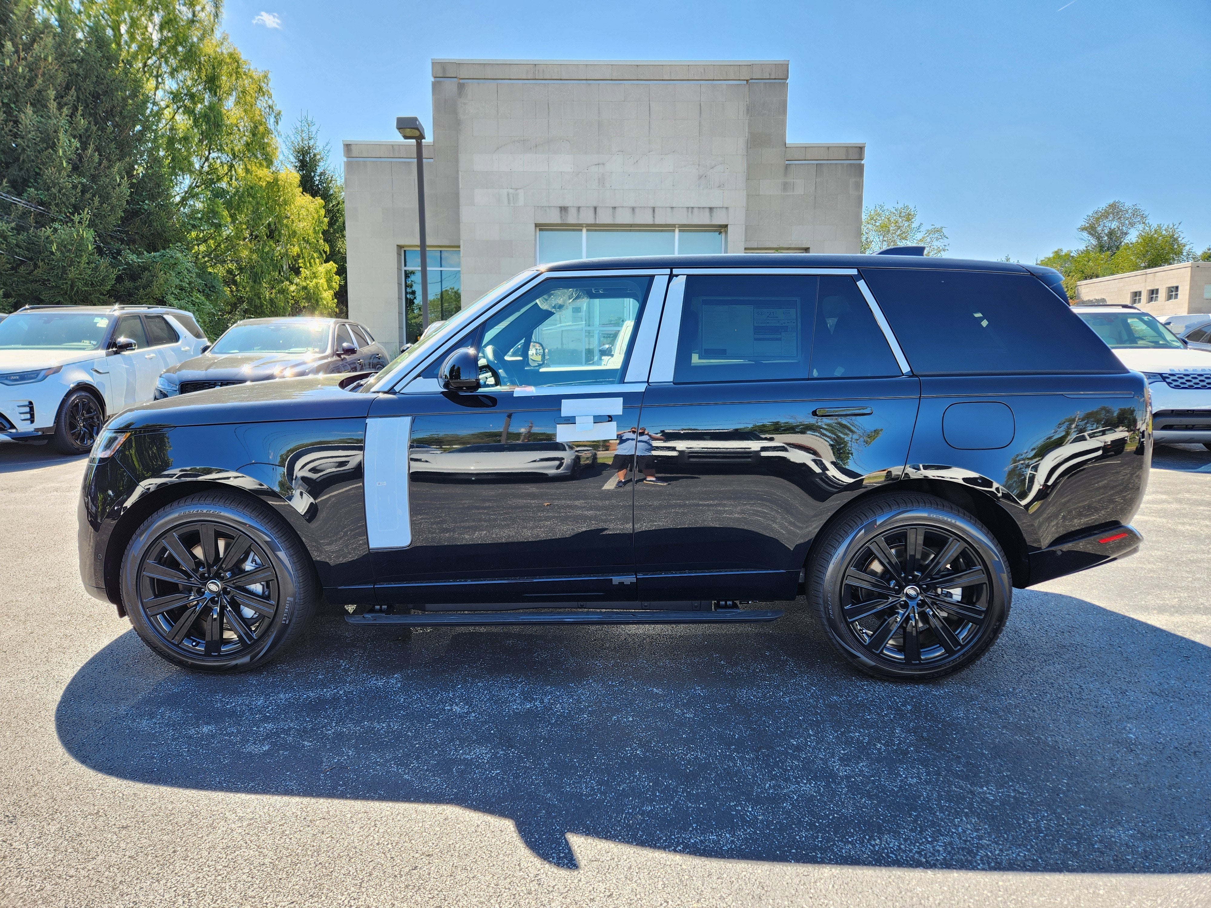 2025 Land Rover Range Rover Plug-In Hybrid SE