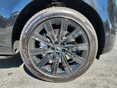 2025 Land Rover Range Rover Plug-In Hybrid SE