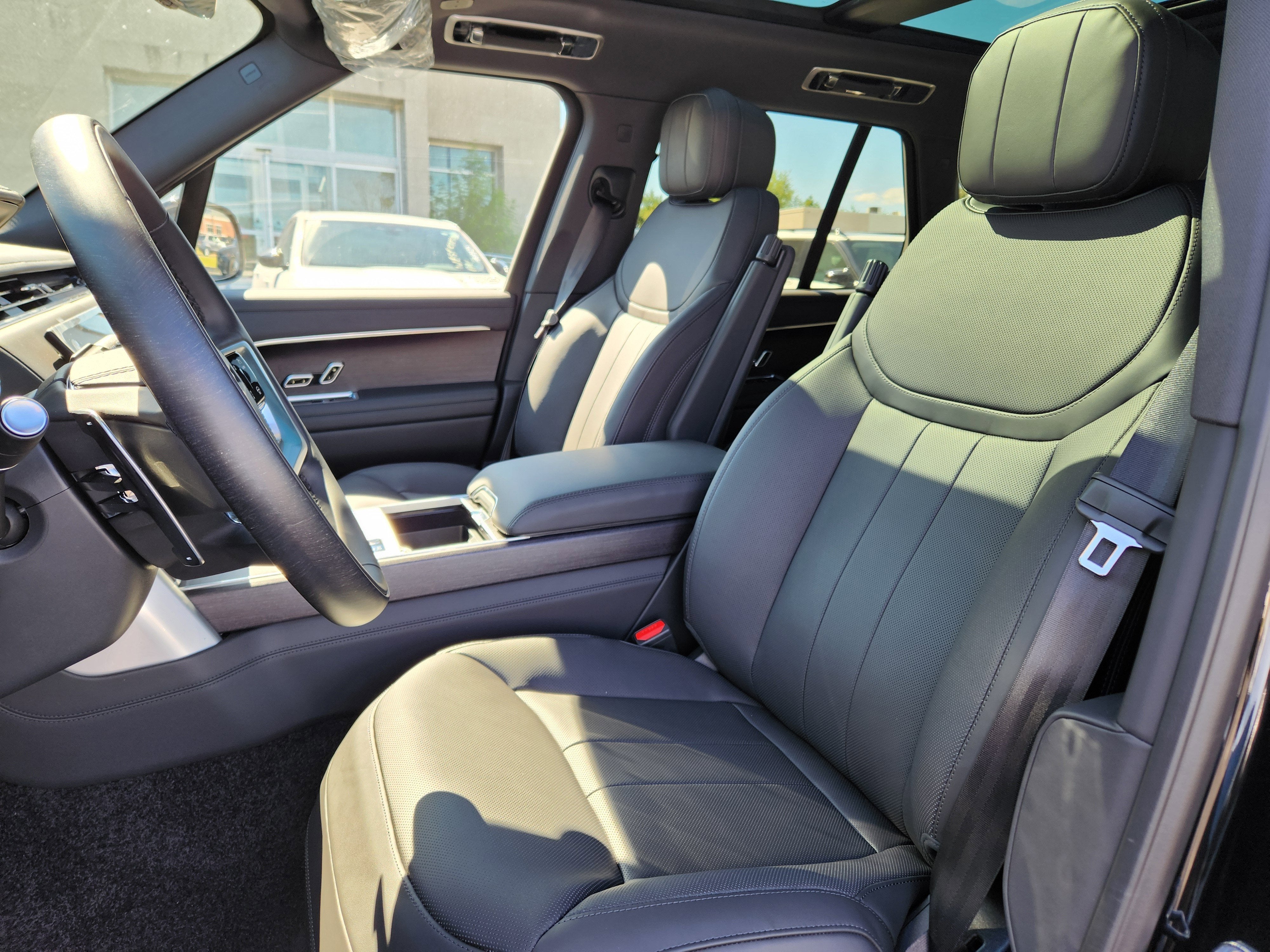 2025 Land Rover Range Rover Plug-In Hybrid SE