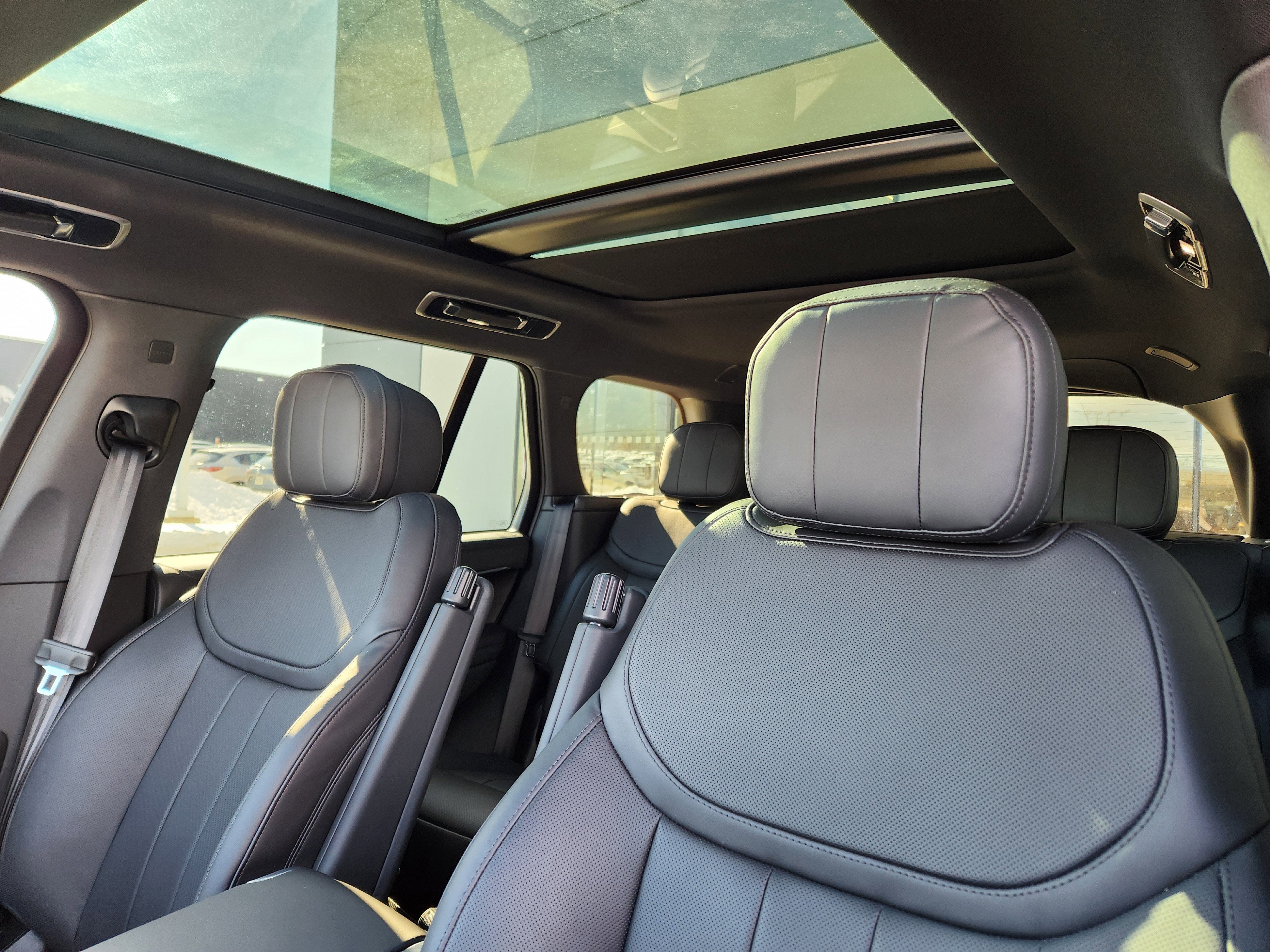 2025 Land Rover Range Rover SE