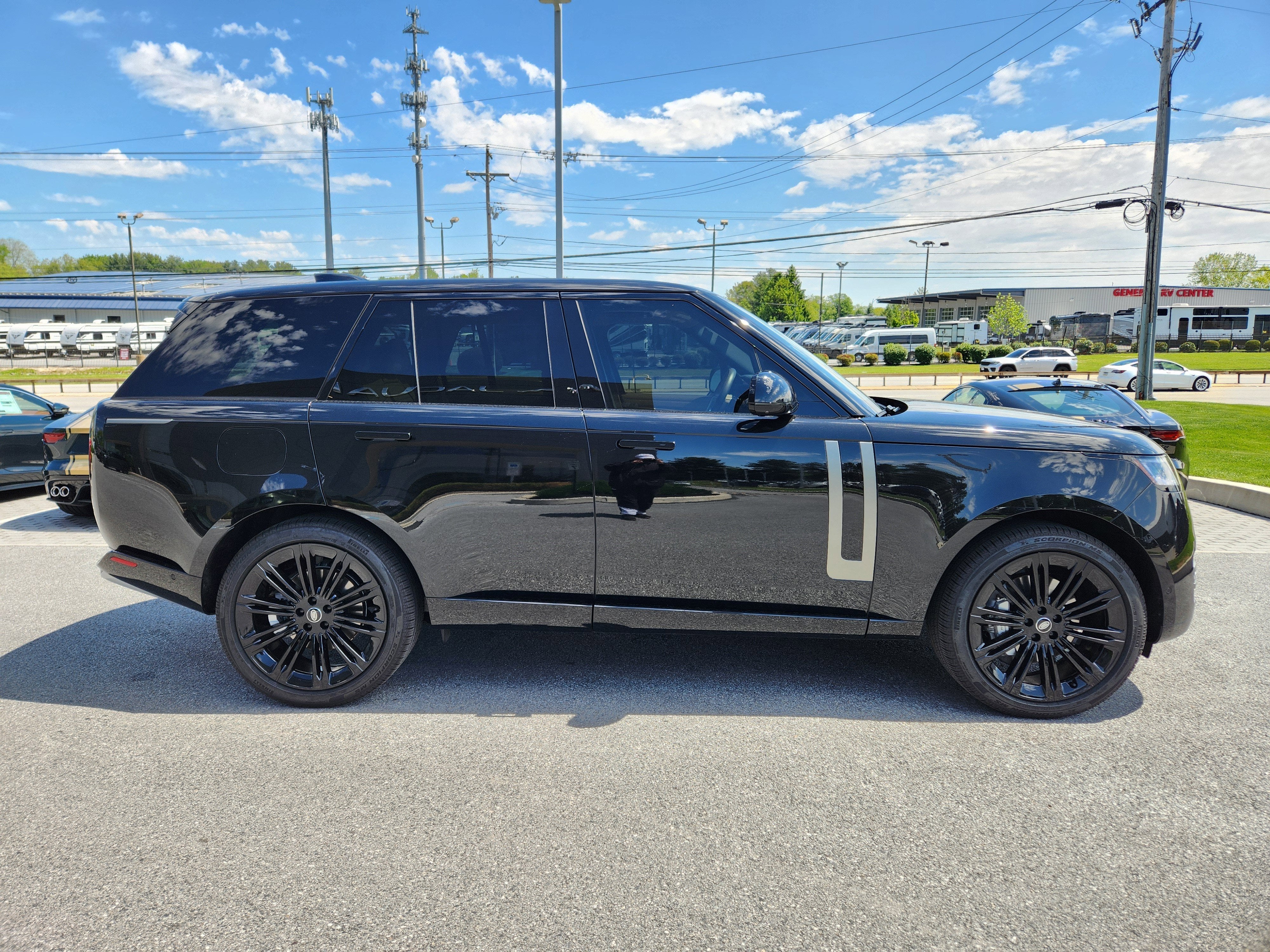 2025 Land Rover Range Rover SE