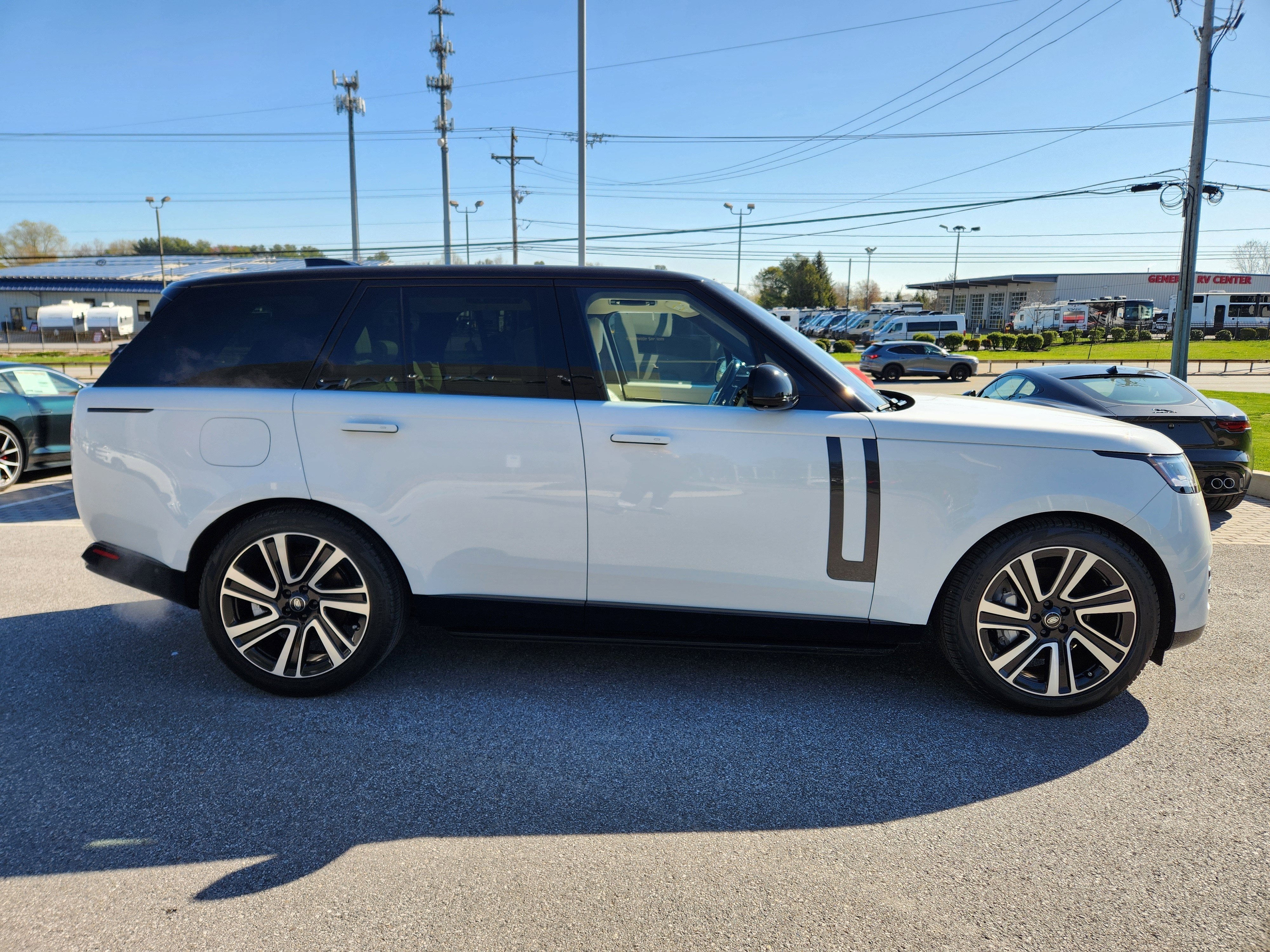 2023 Land Rover Range Rover SE