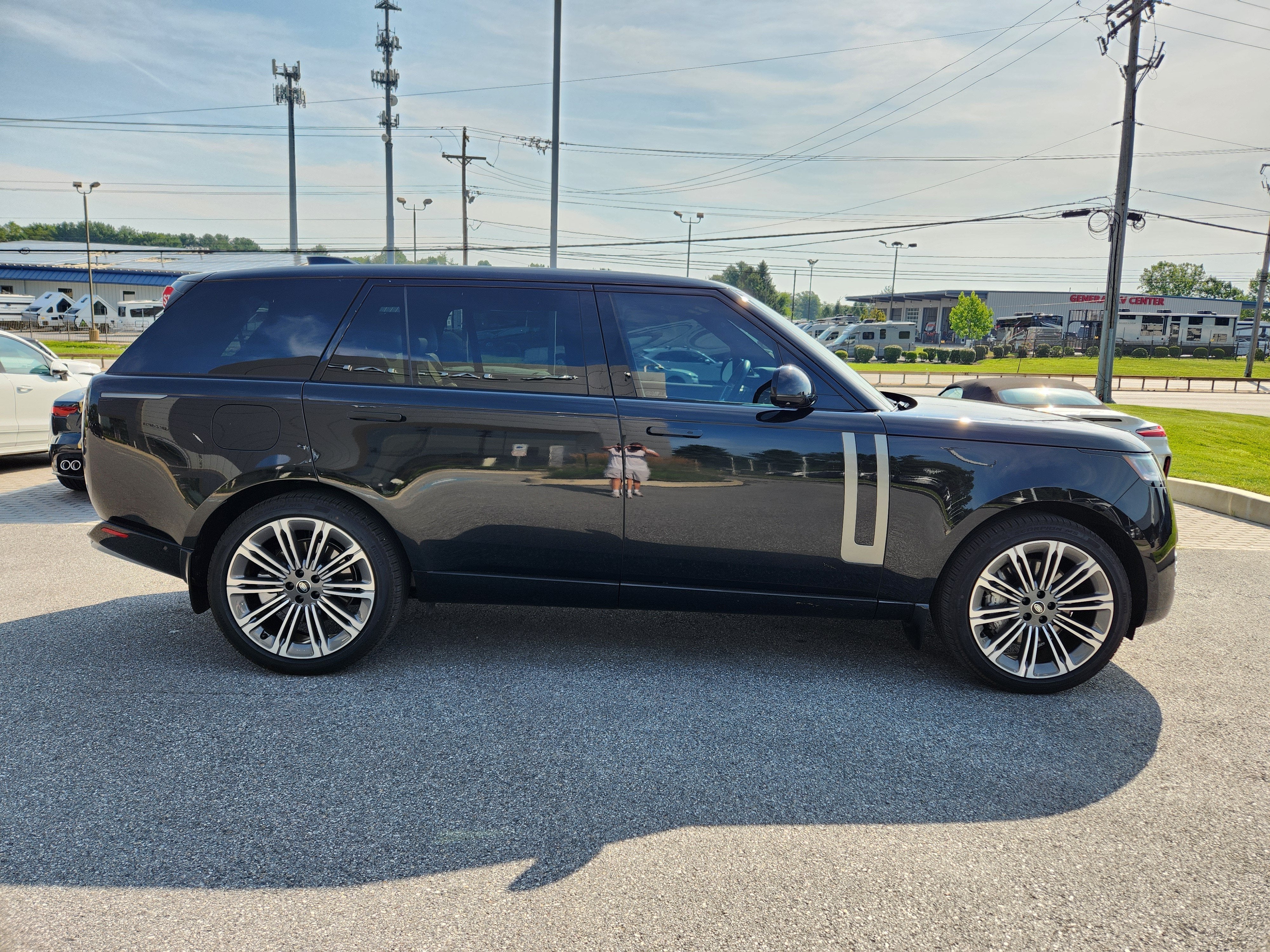 2025 Land Rover Range Rover SE