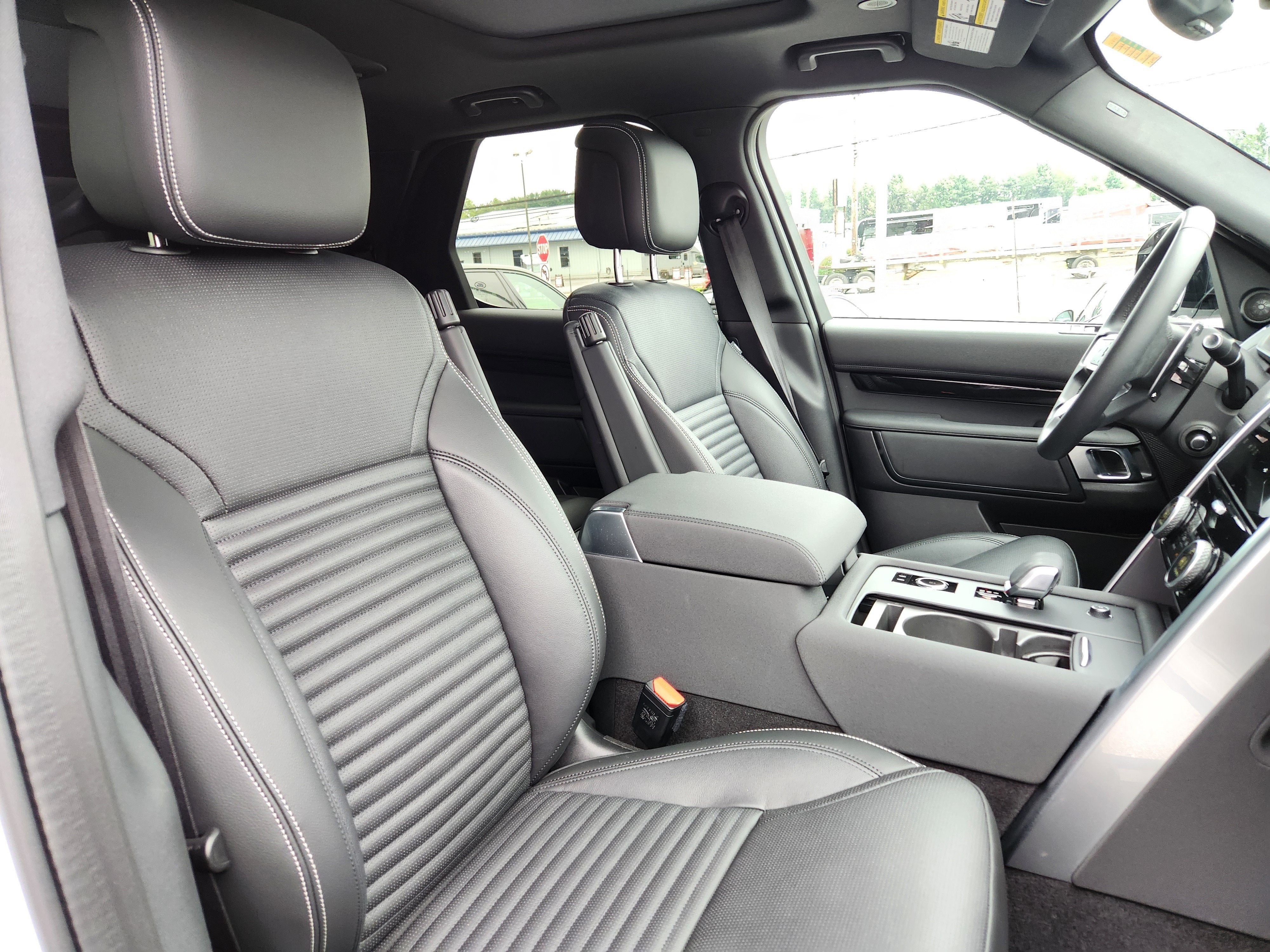 2025 Land Rover Discovery S
