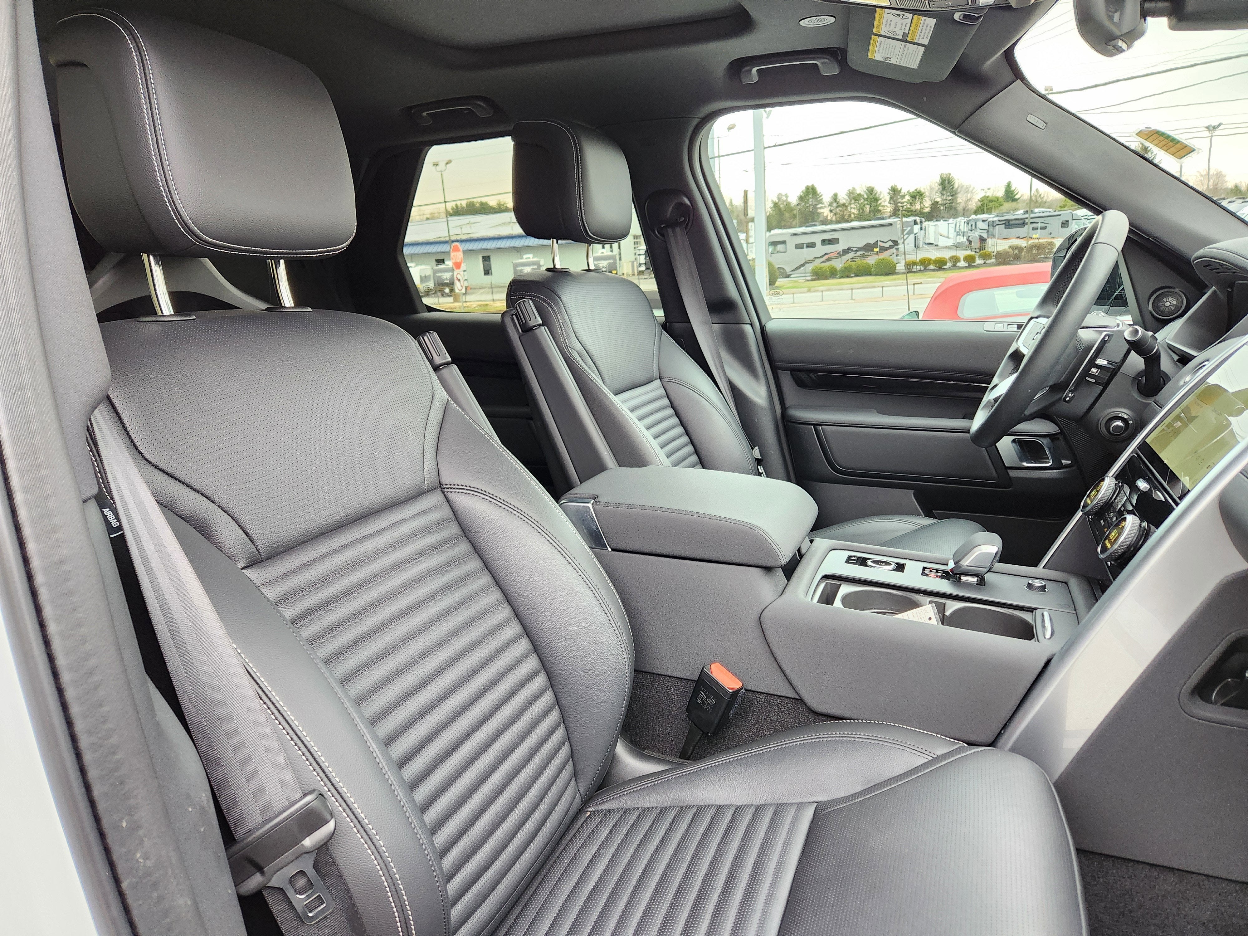 2025 Land Rover Discovery S