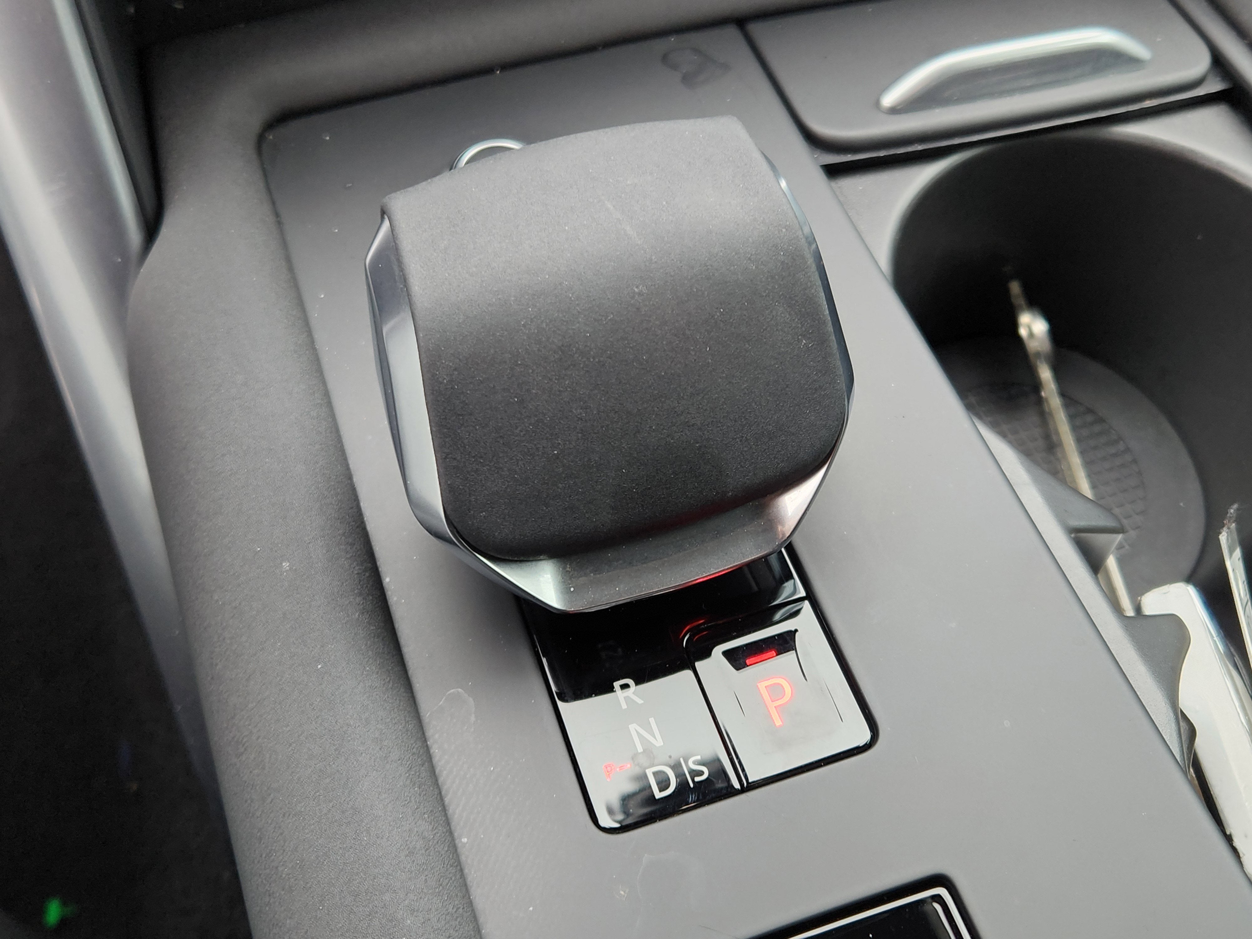 2025 Land Rover Discovery S