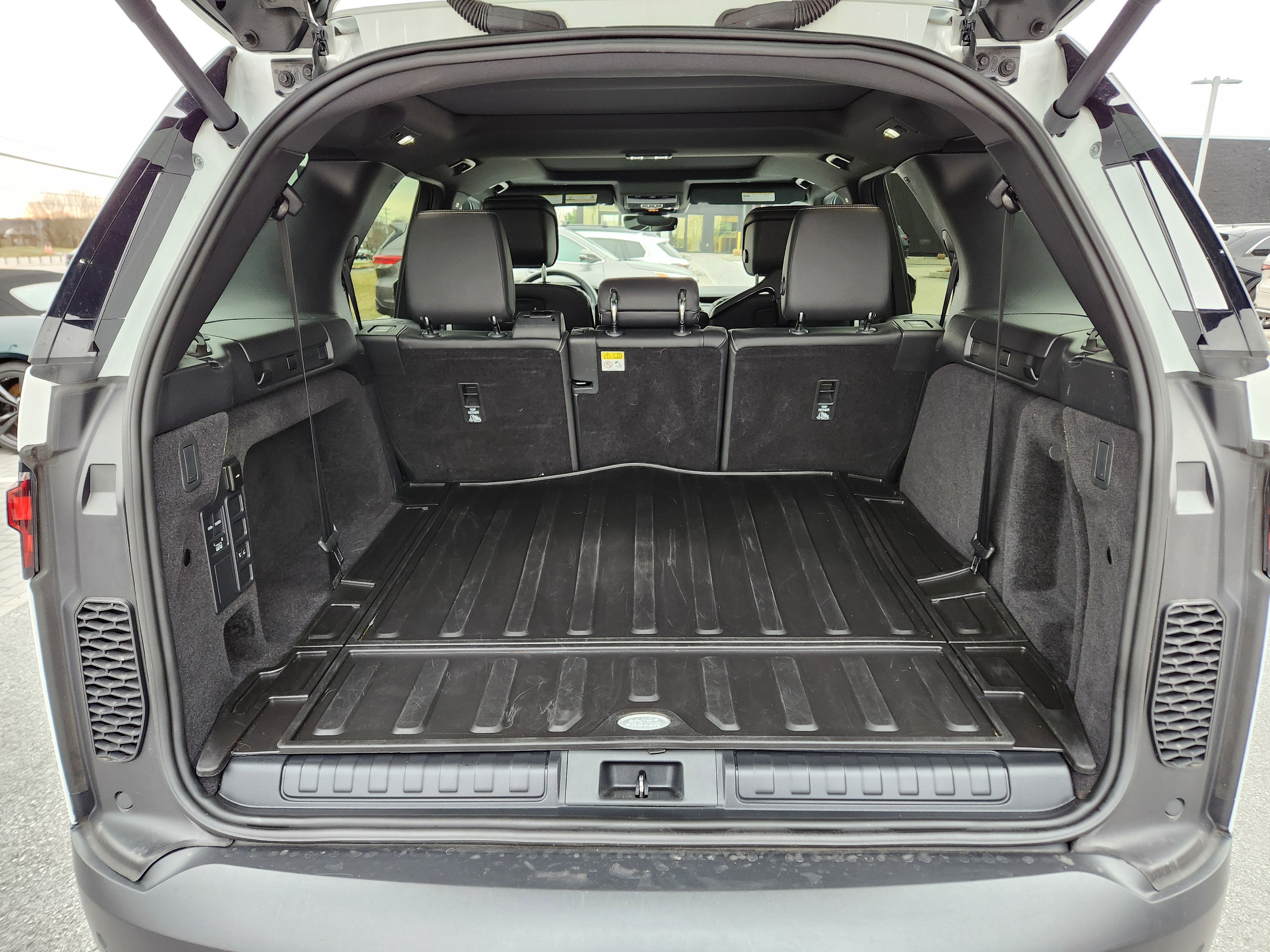 2025 Land Rover Discovery S