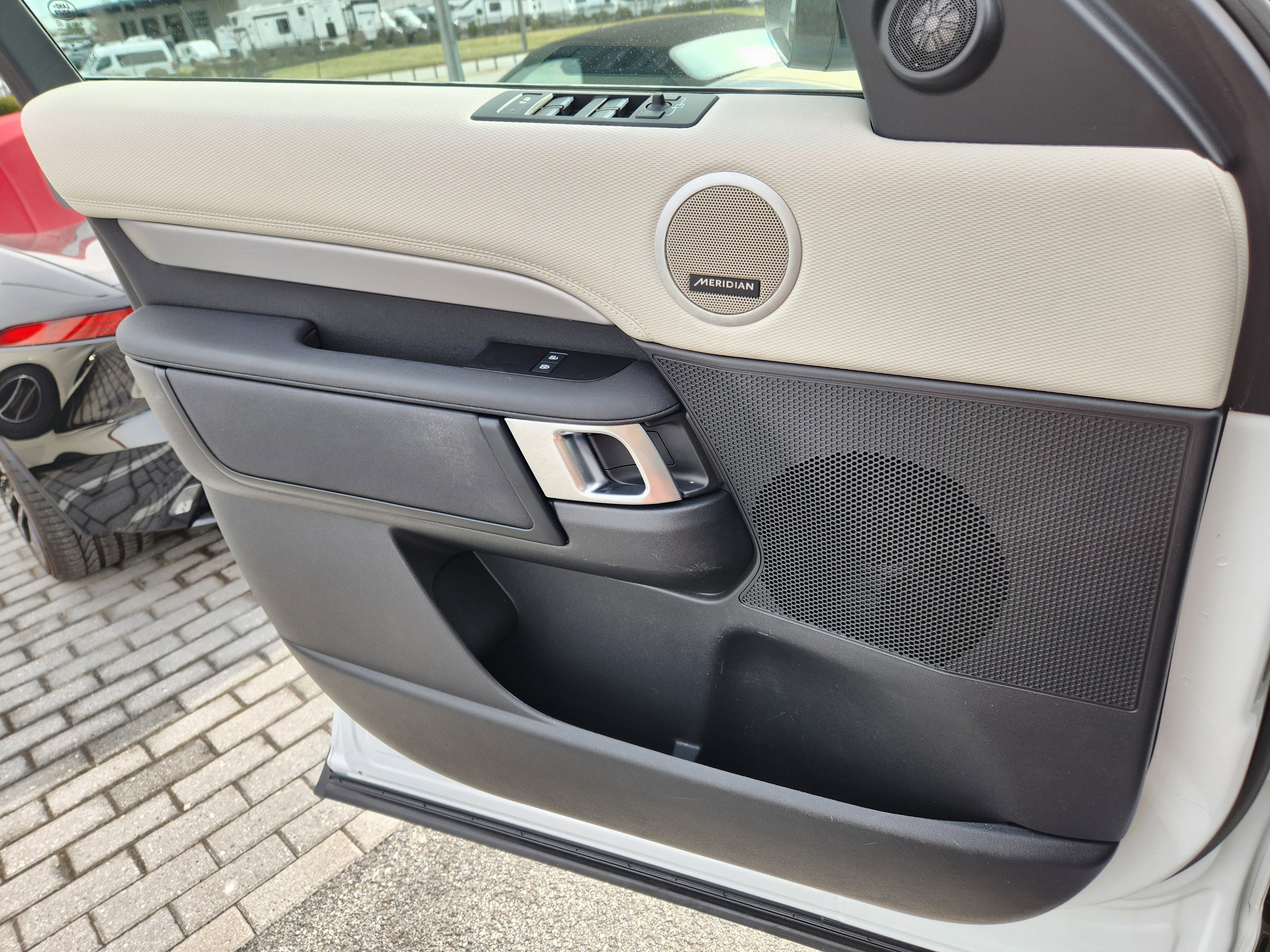 2023 Land Rover Discovery S R-Dynamic