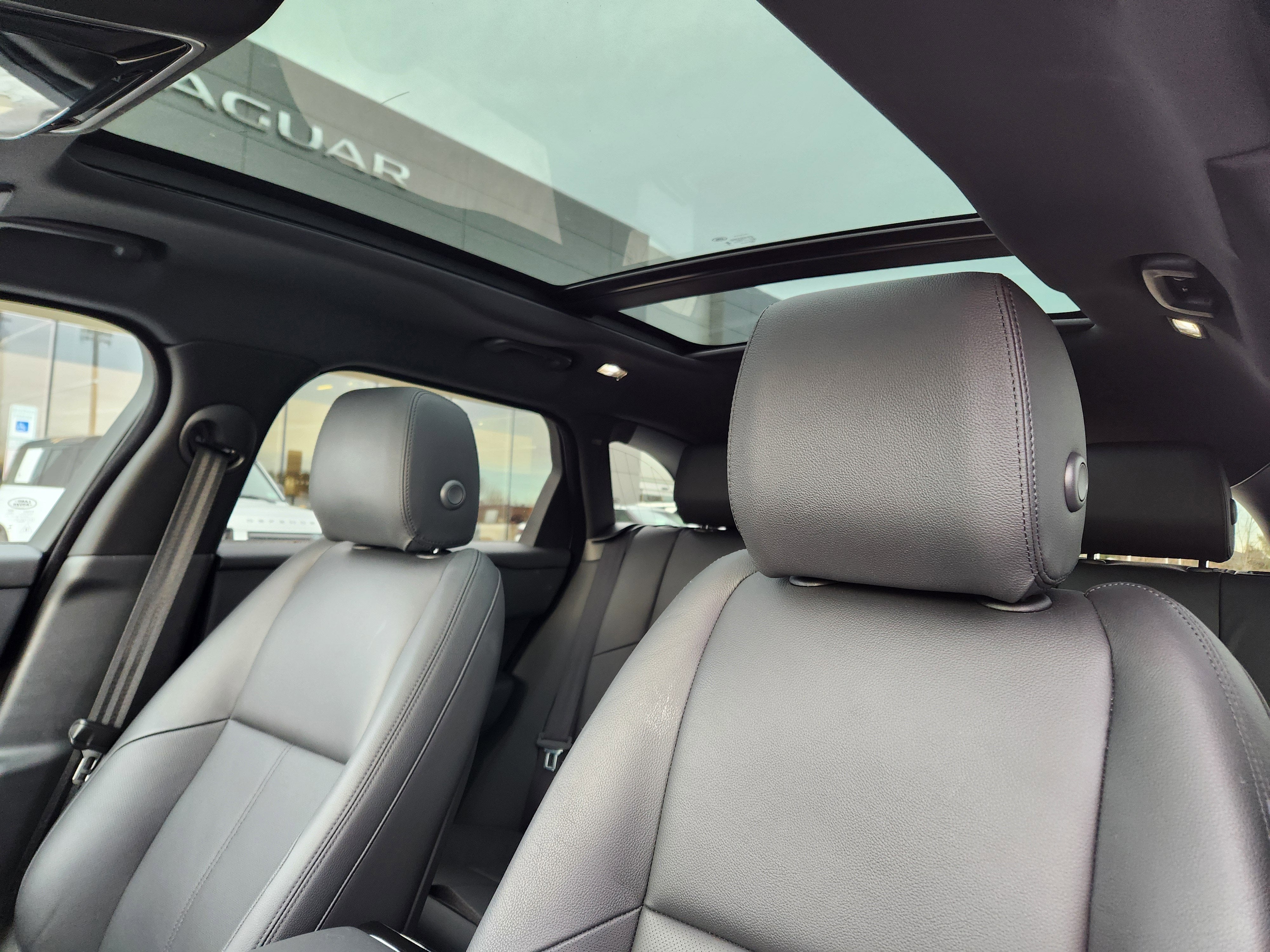 2026 Land Rover Range Rover Velar Dynamic SE