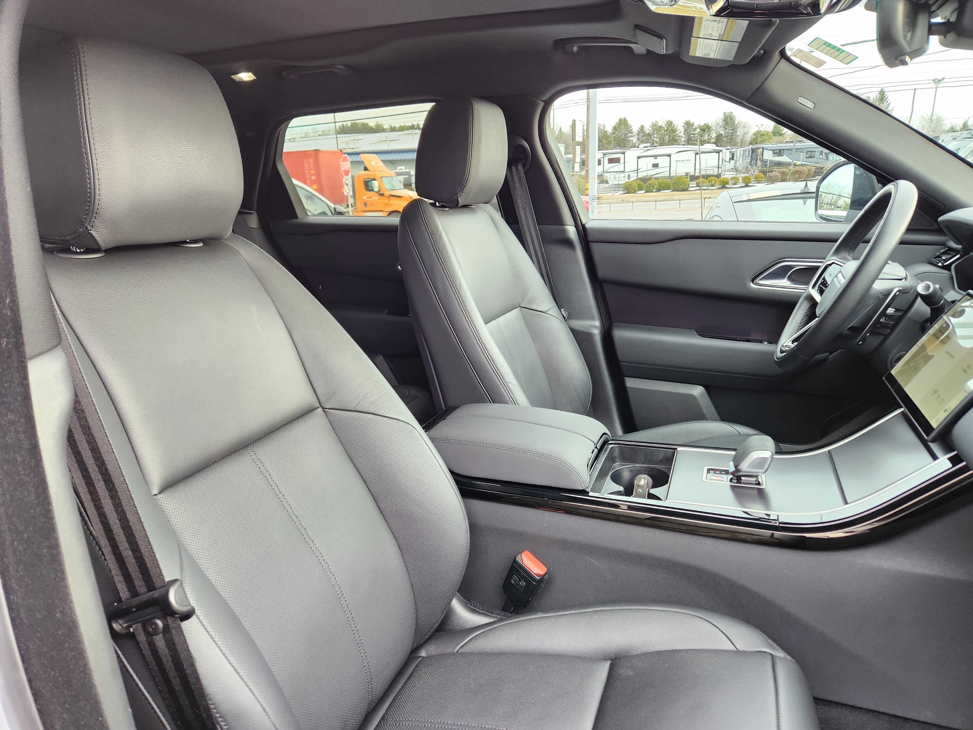 2026 Land Rover Range Rover Velar Dynamic SE