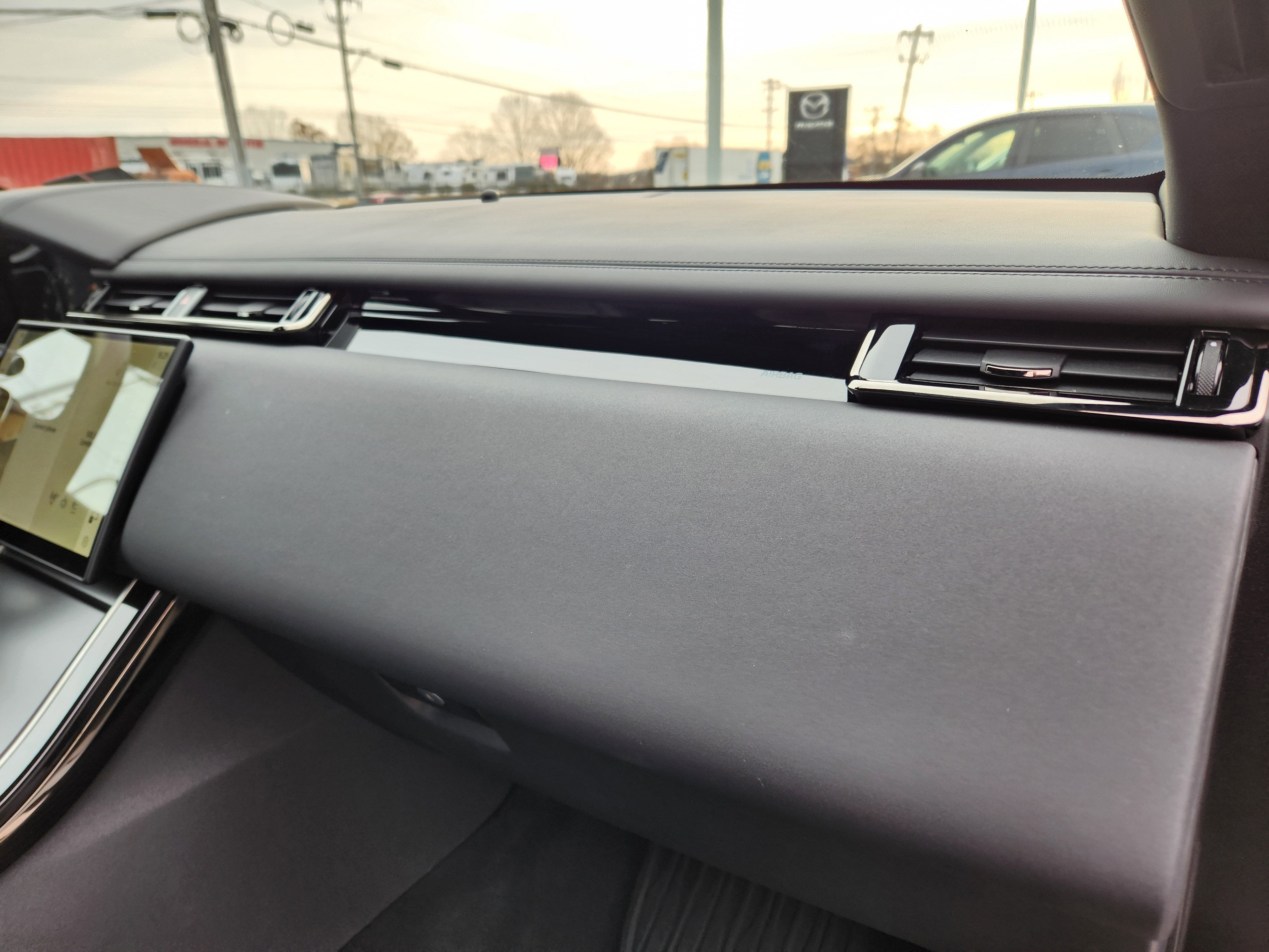 2026 Land Rover Range Rover Velar Dynamic SE