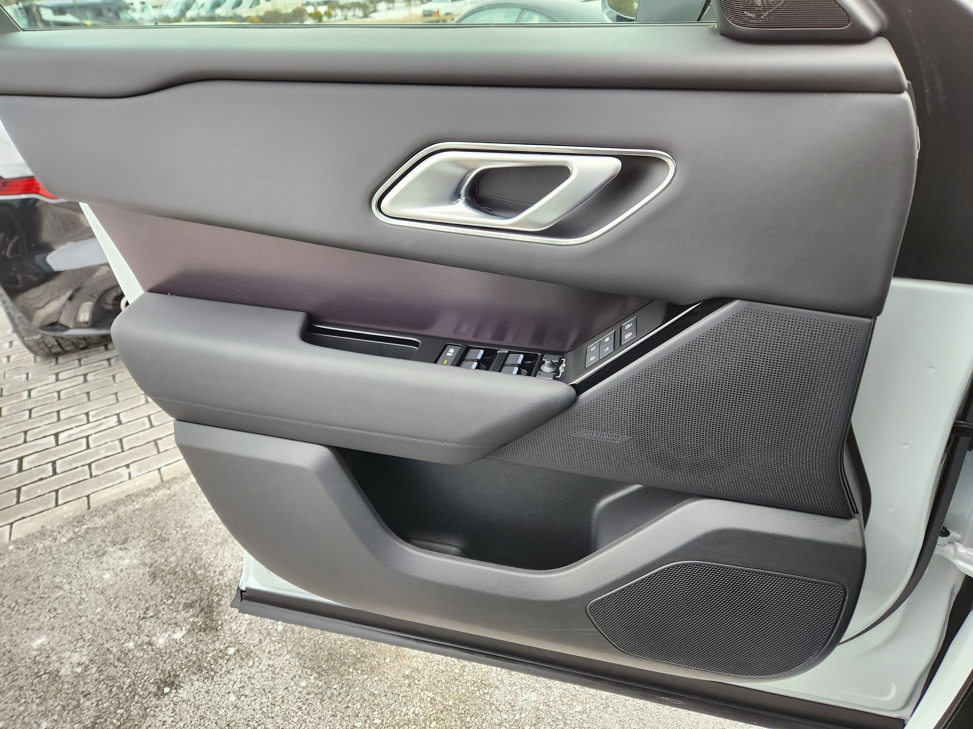 2026 Land Rover Range Rover Velar Dynamic SE