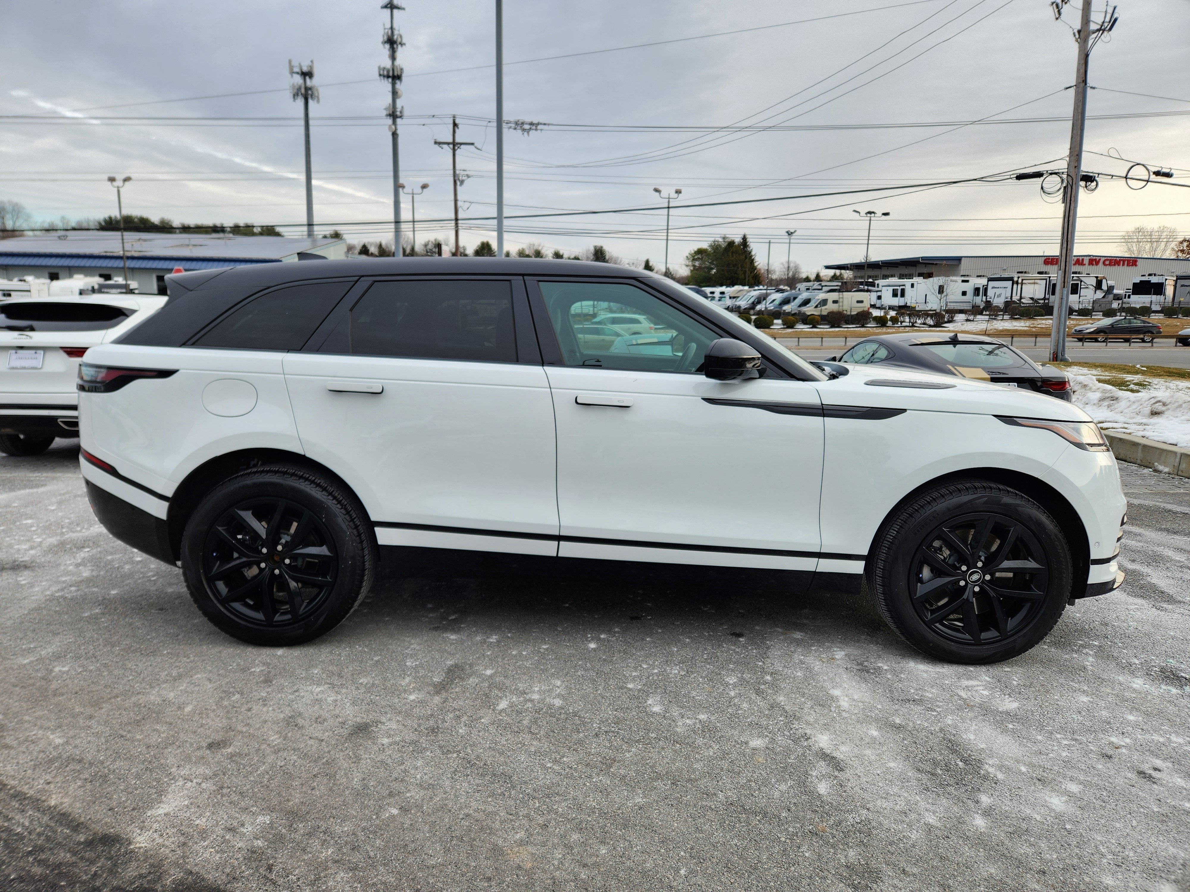 2026 Land Rover Range Rover Velar Dynamic SE