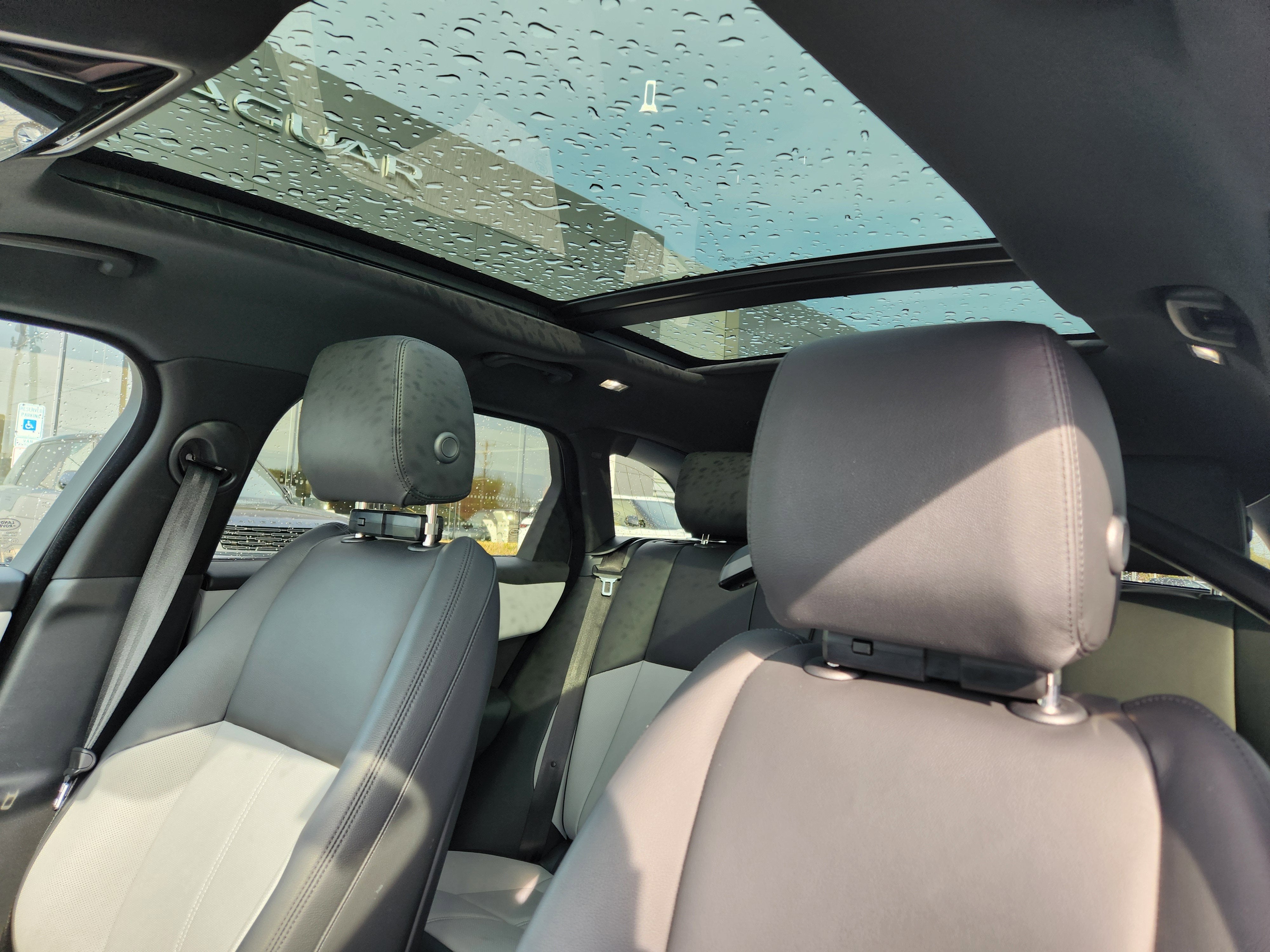 2026 Land Rover Range Rover Velar Dynamic SE