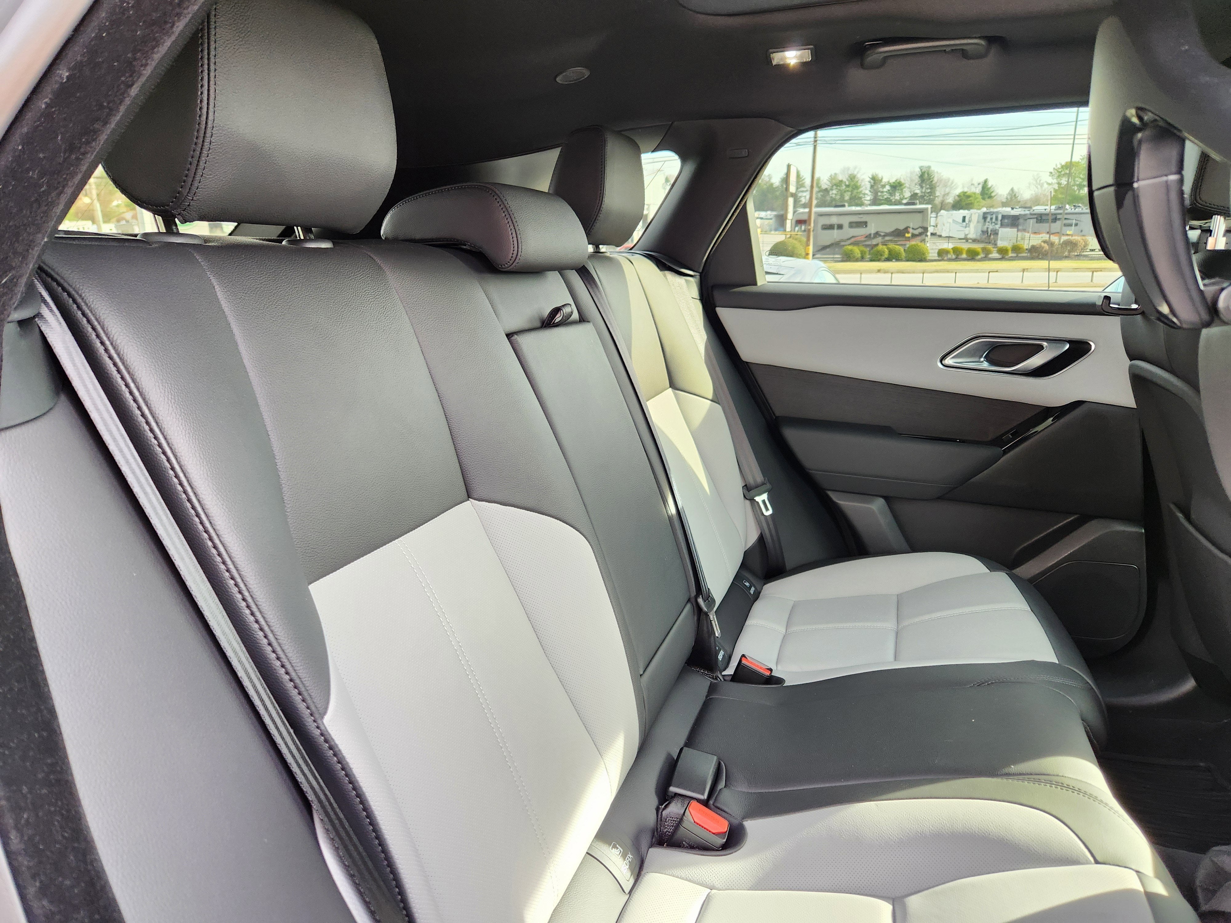 2026 Land Rover Range Rover Velar Dynamic SE