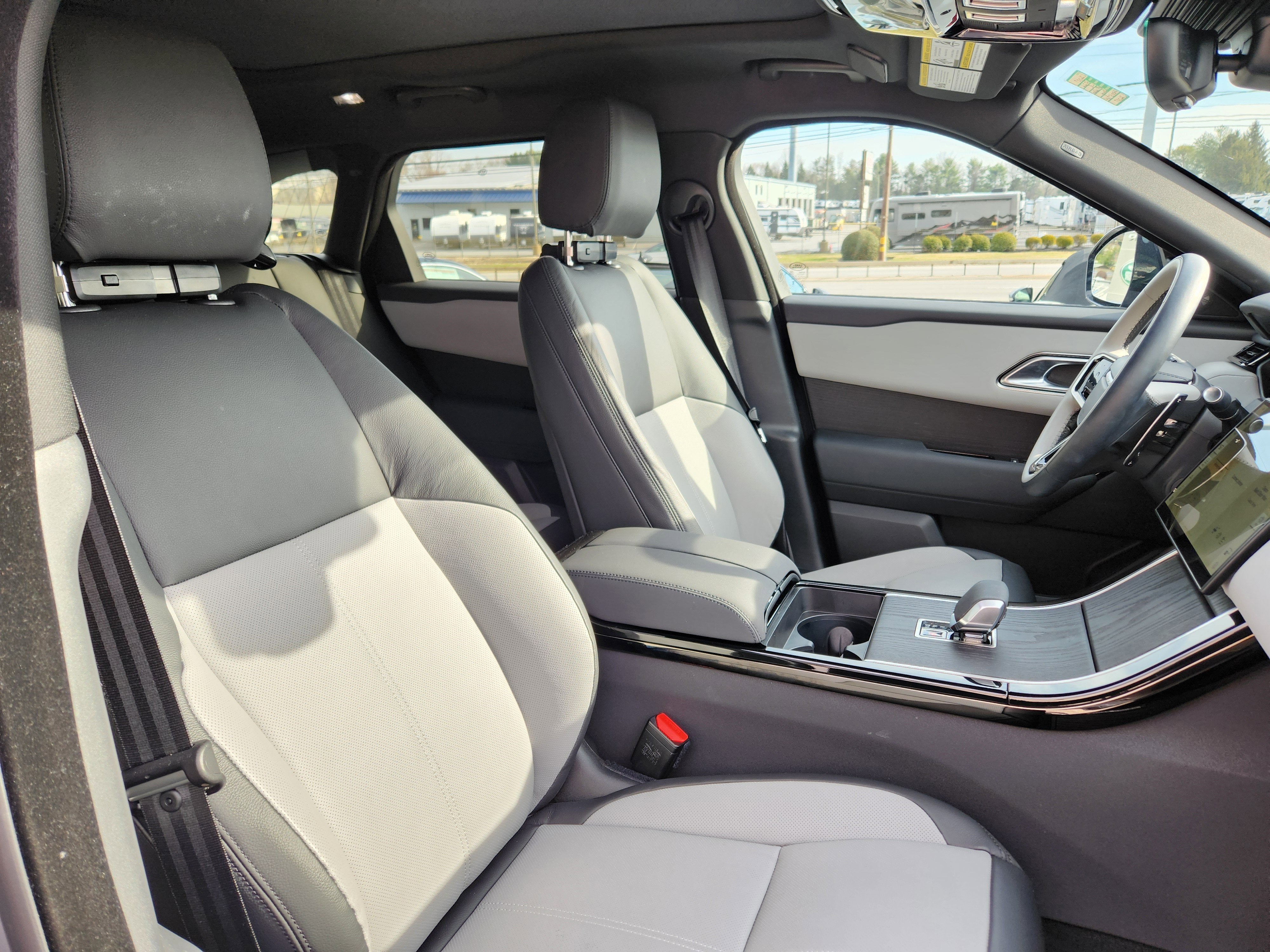 2026 Land Rover Range Rover Velar Dynamic SE