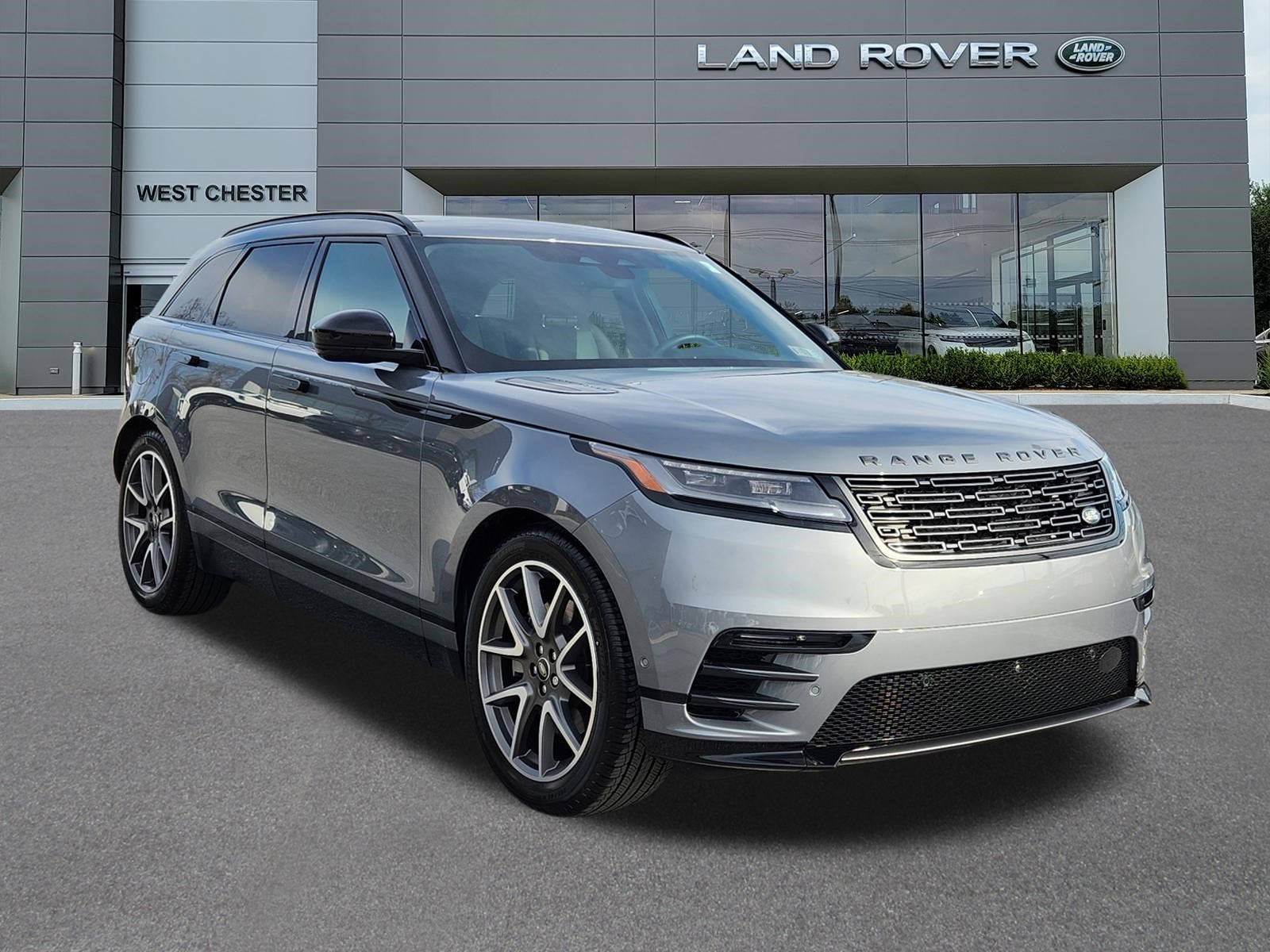 2026 Land Rover Range Rover Velar Dynamic SE