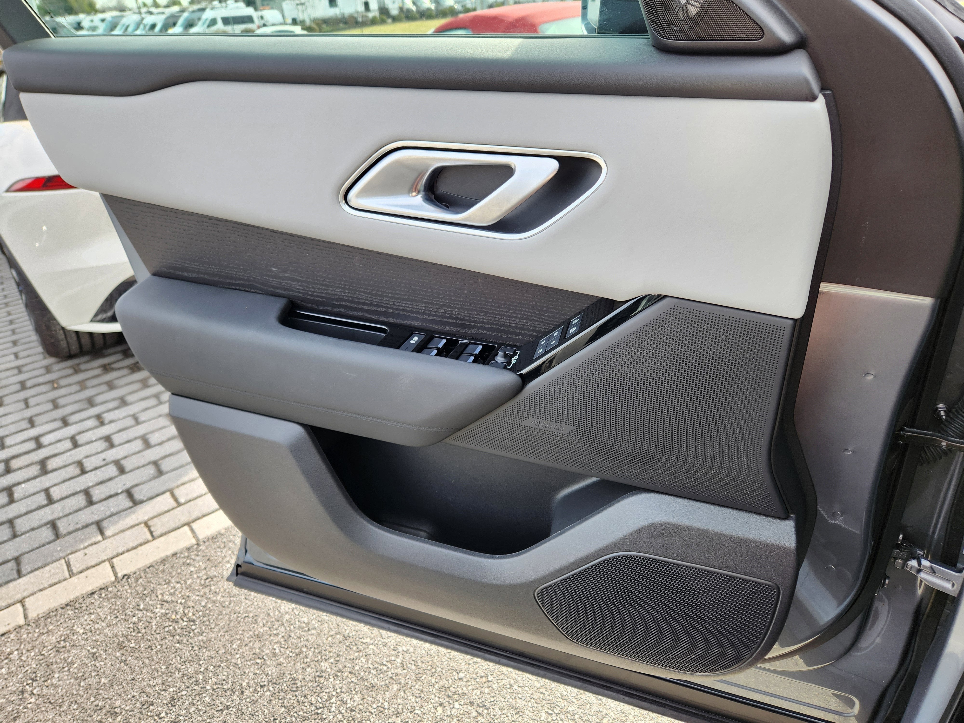 2026 Land Rover Range Rover Velar Dynamic SE