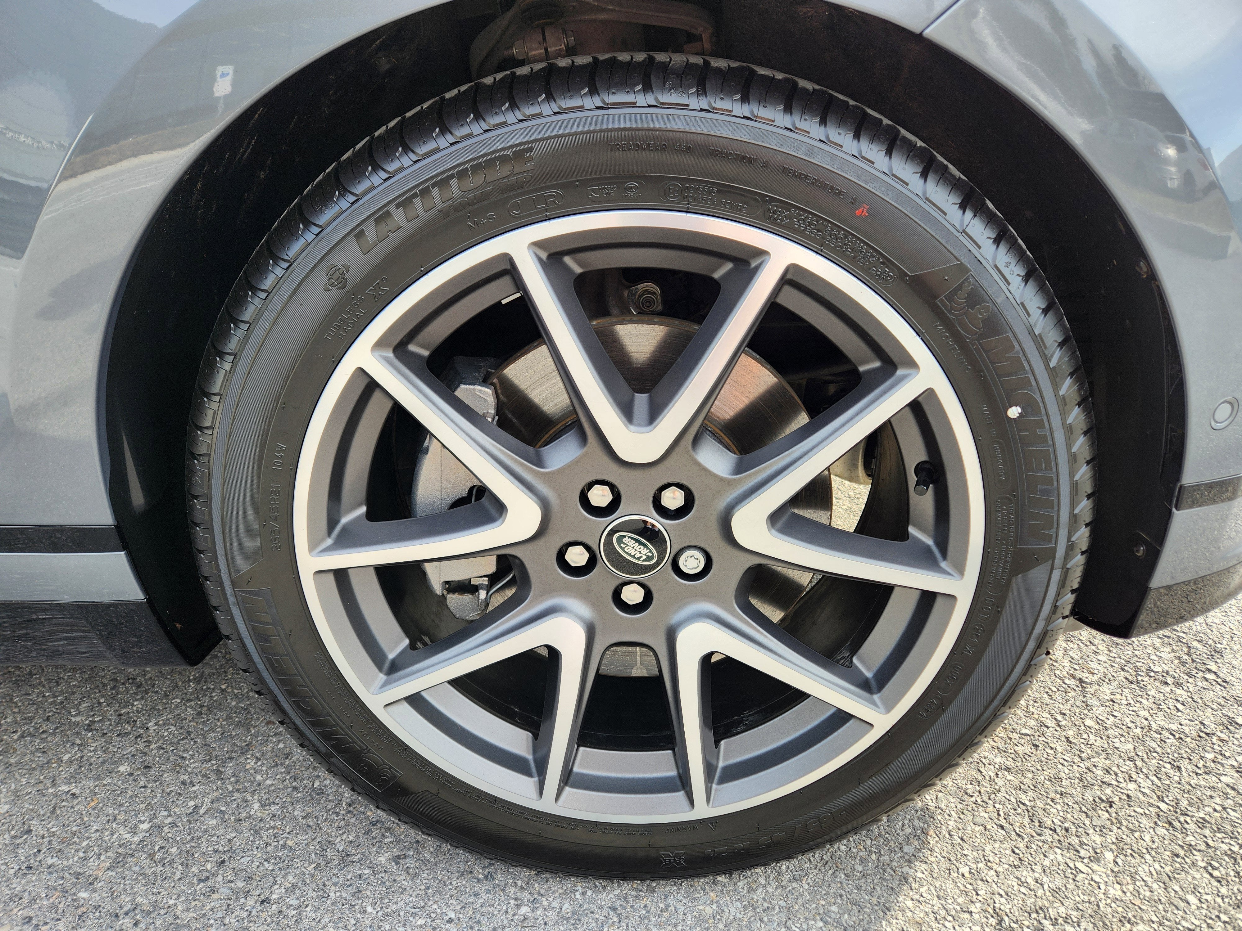 2026 Land Rover Range Rover Velar Dynamic SE