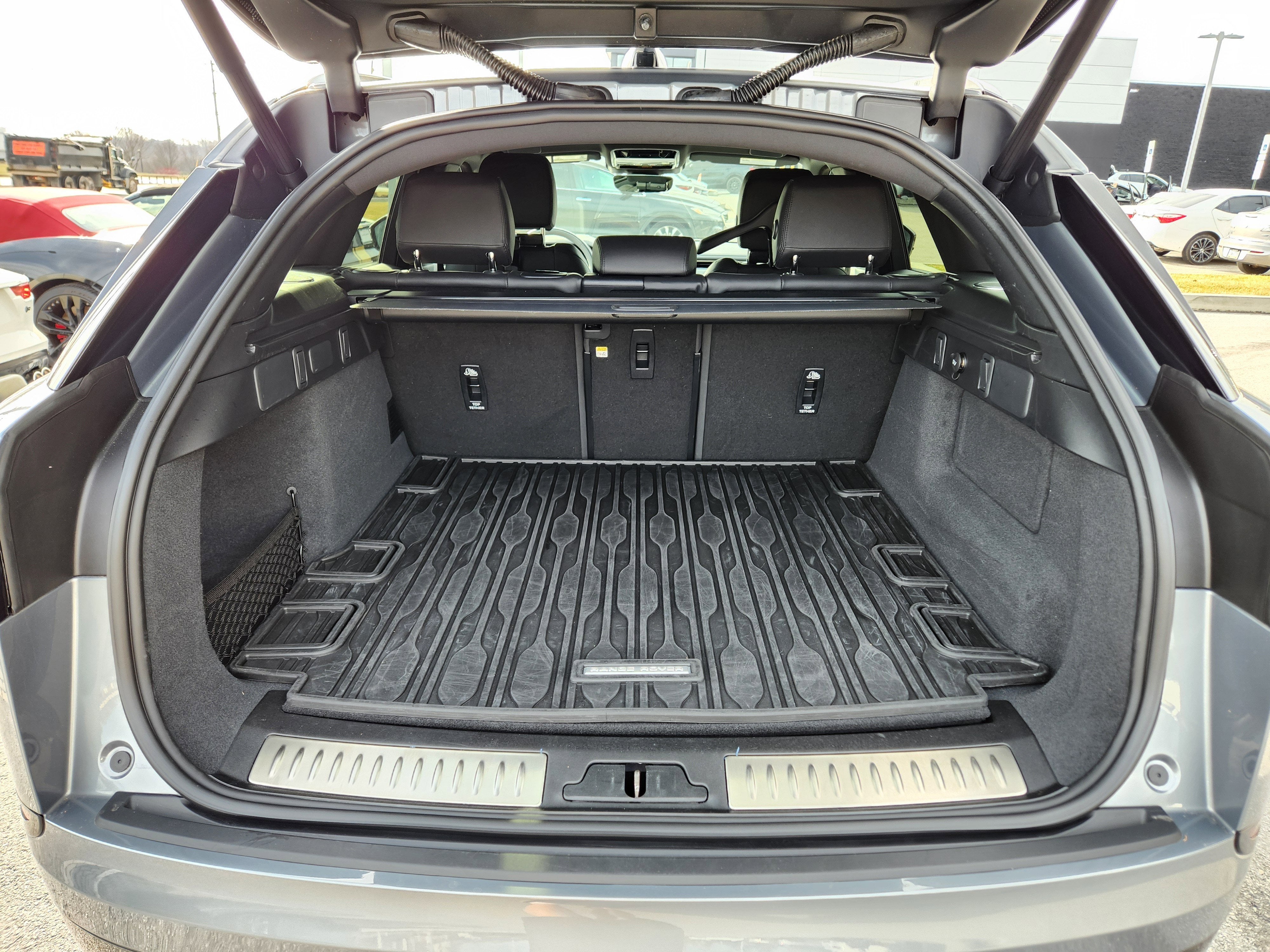 2026 Land Rover Range Rover Velar Dynamic SE