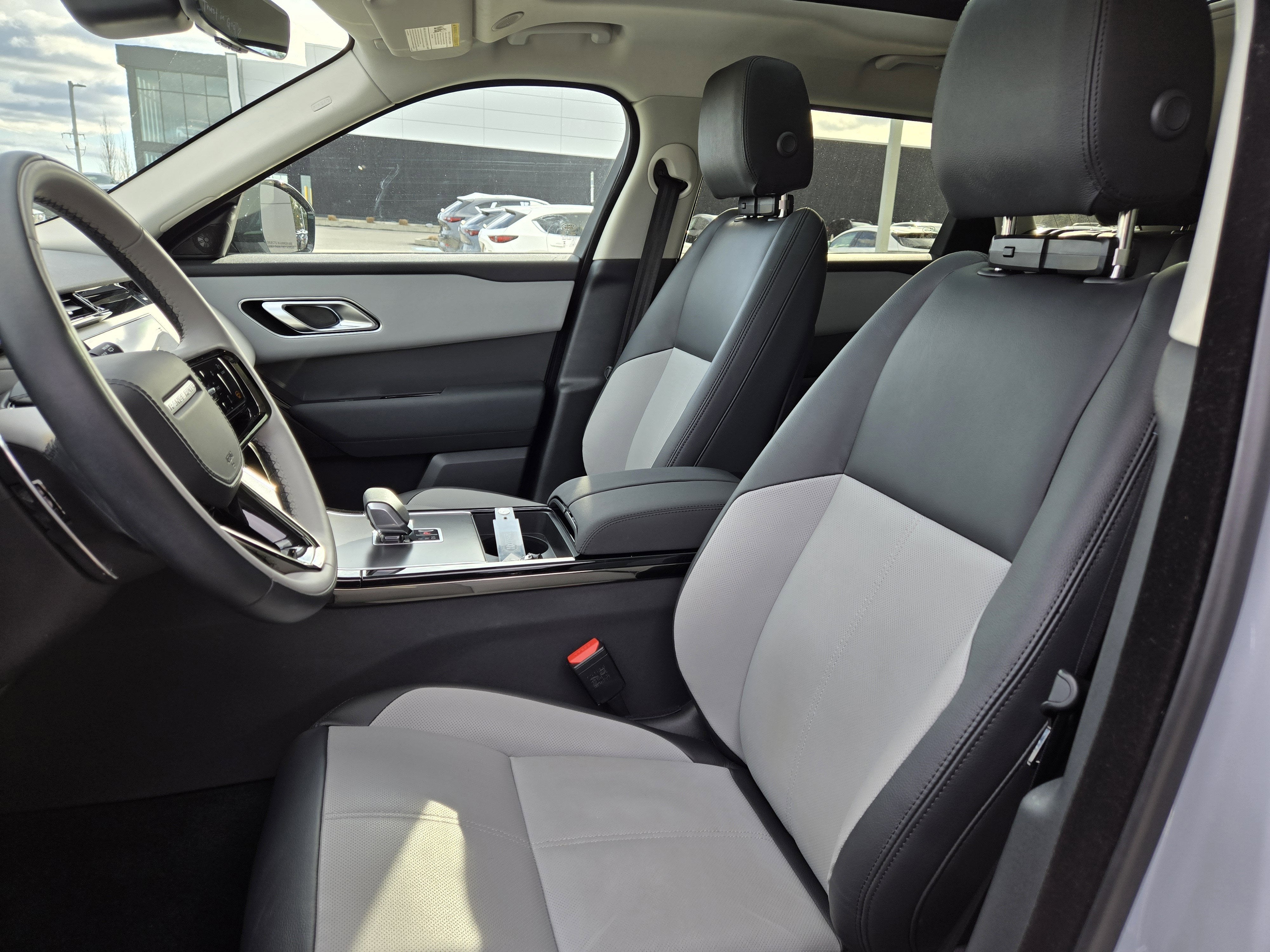 2025 Land Rover Range Rover Velar Dynamic SE