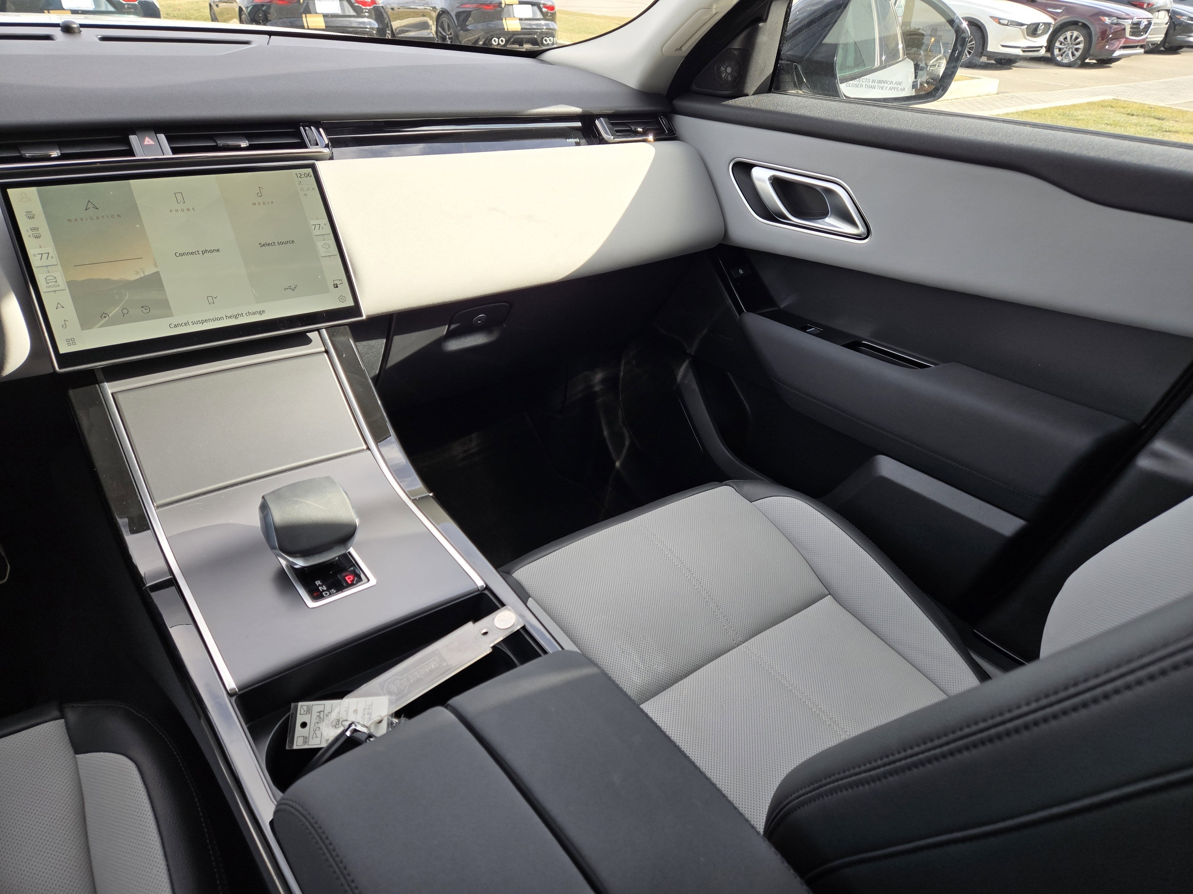 2025 Land Rover Range Rover Velar Dynamic SE