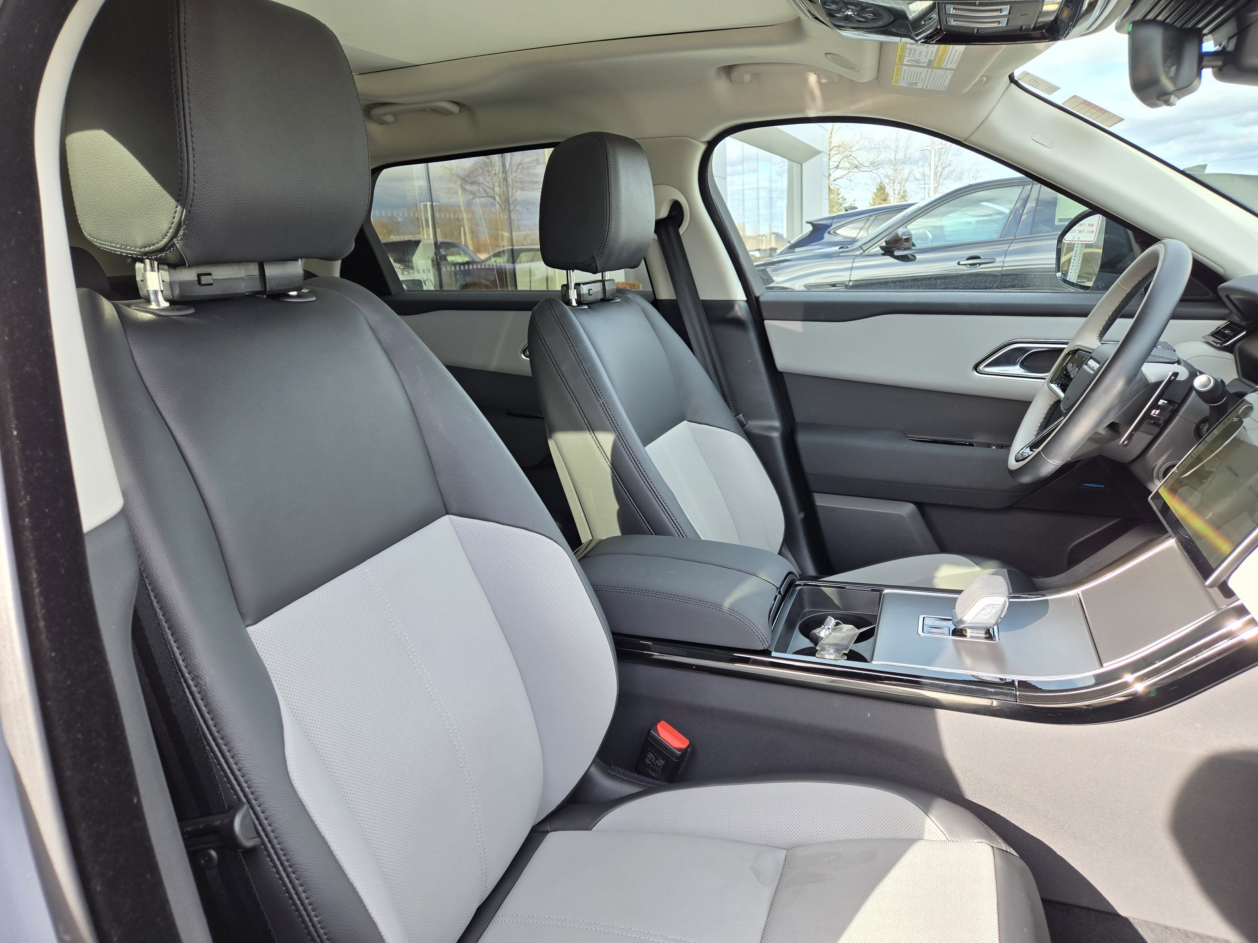 2025 Land Rover Range Rover Velar Dynamic SE