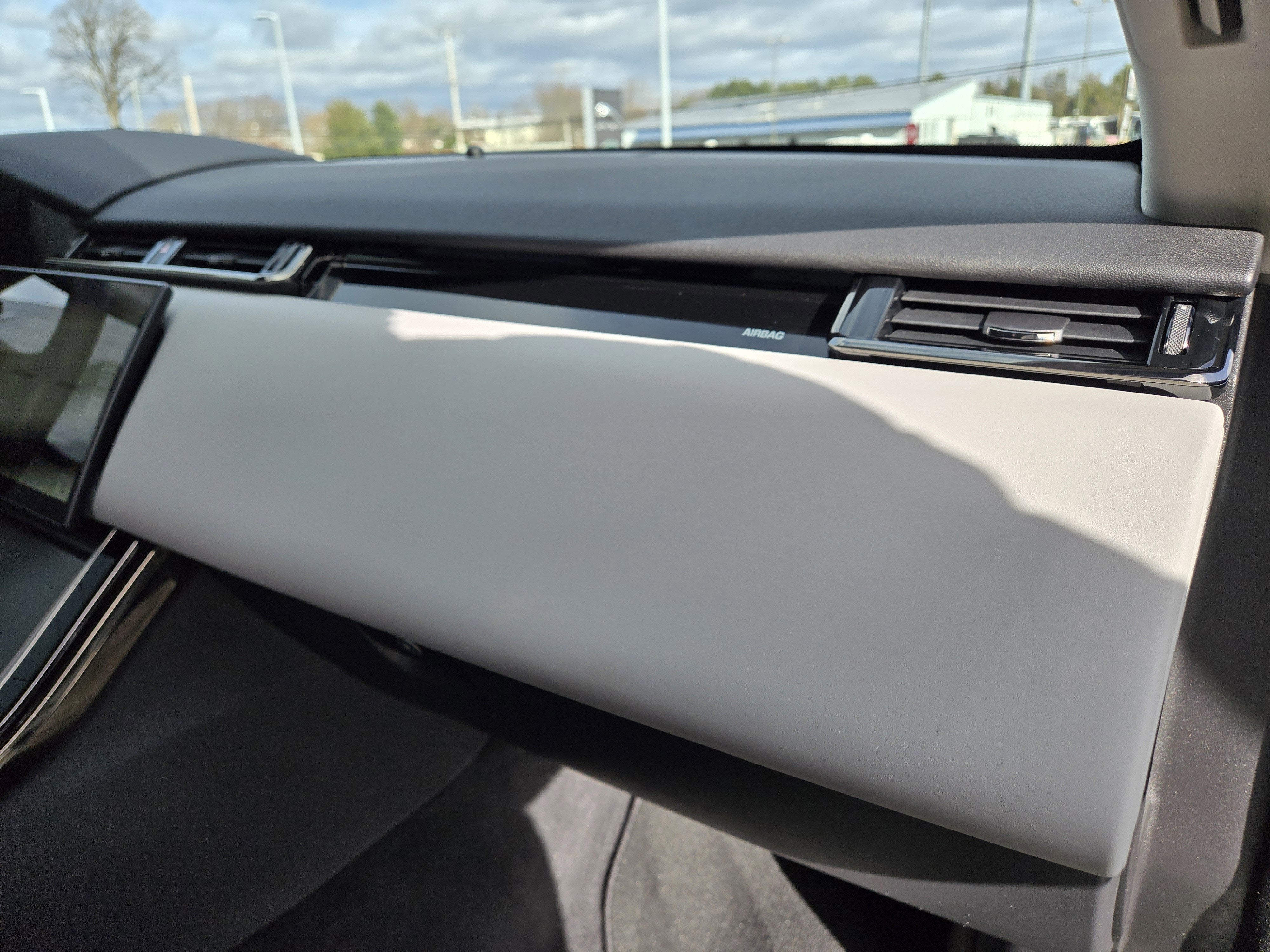 2025 Land Rover Range Rover Velar Dynamic SE