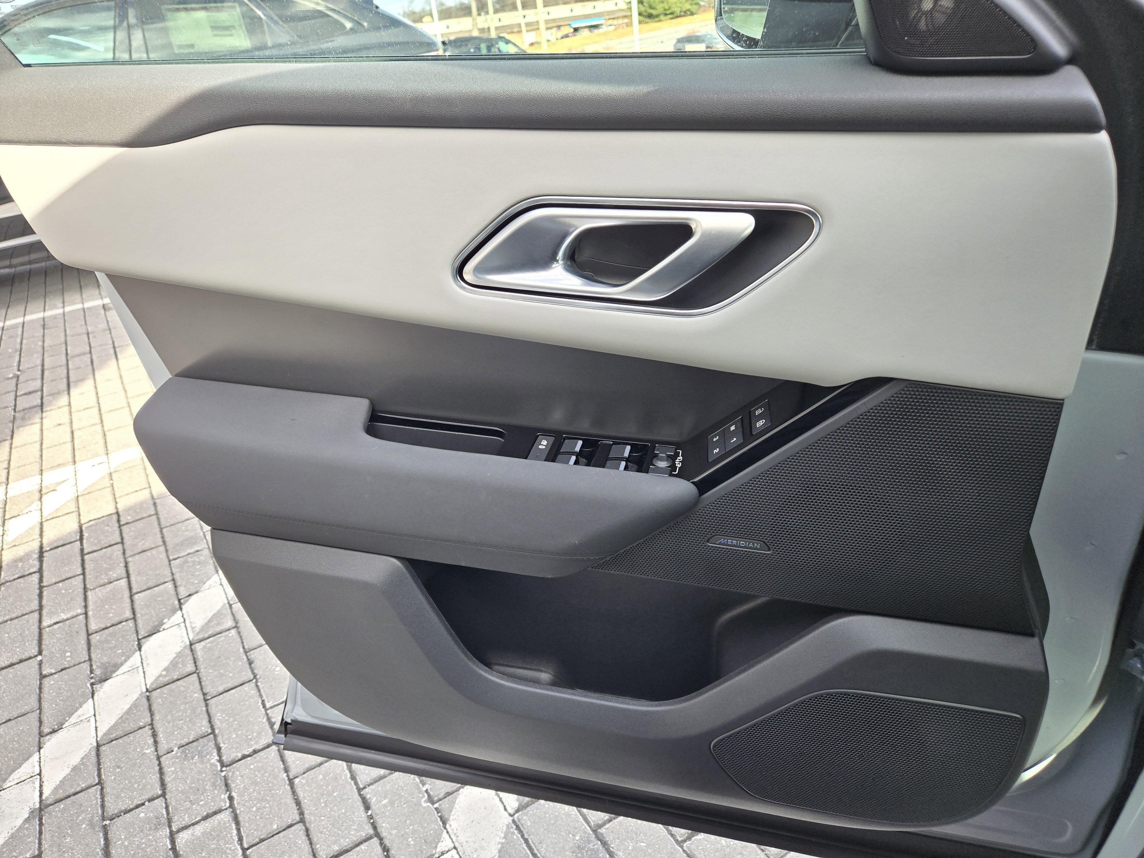 2025 Land Rover Range Rover Velar Dynamic SE