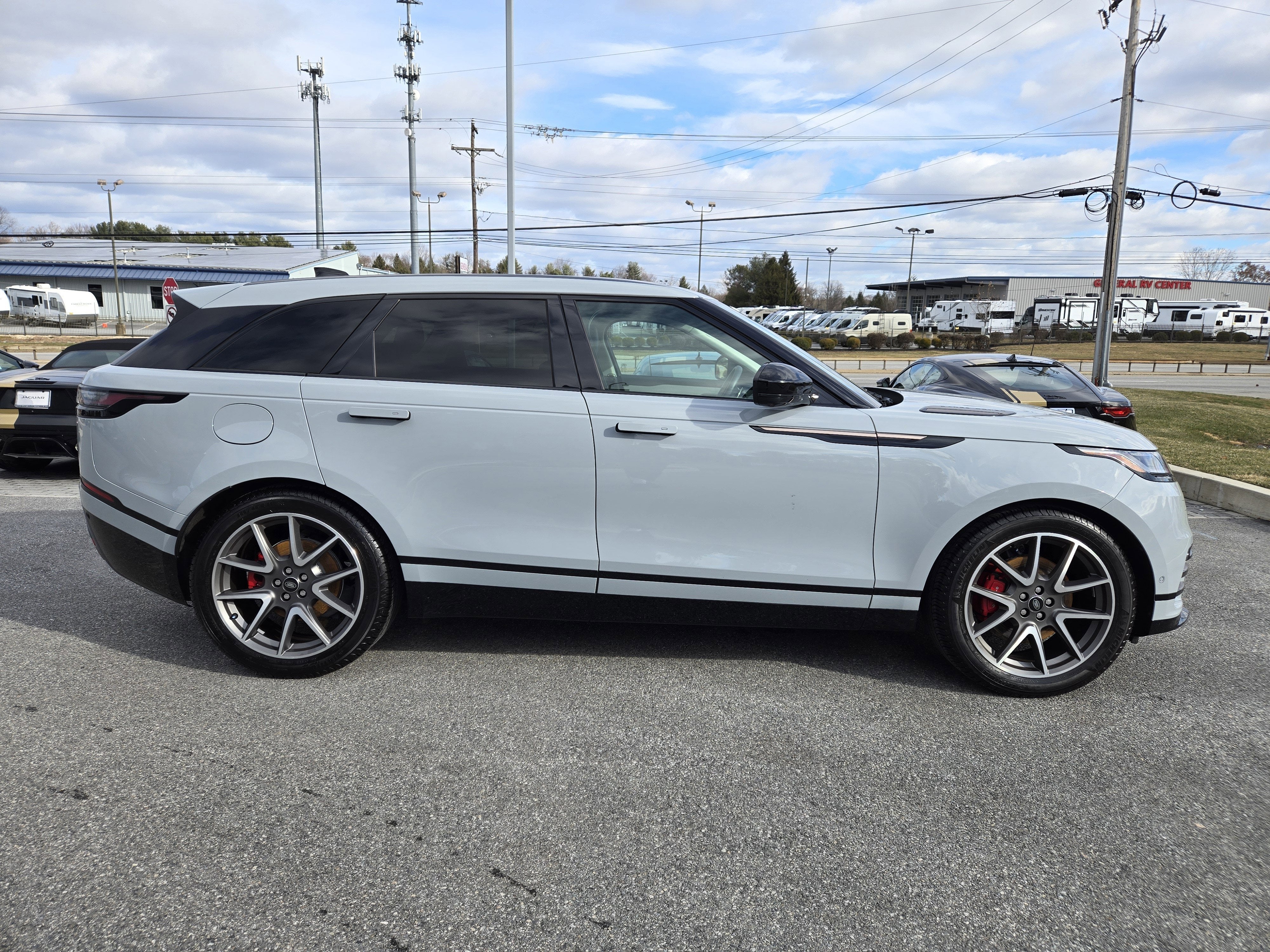 2025 Land Rover Range Rover Velar Dynamic SE