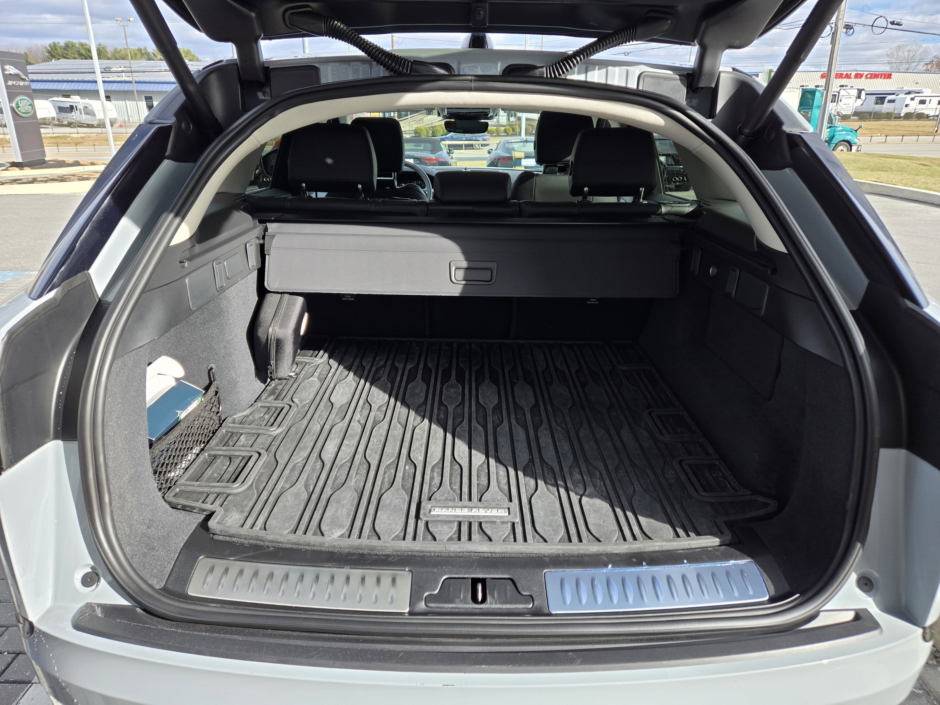 2025 Land Rover Range Rover Velar Dynamic SE