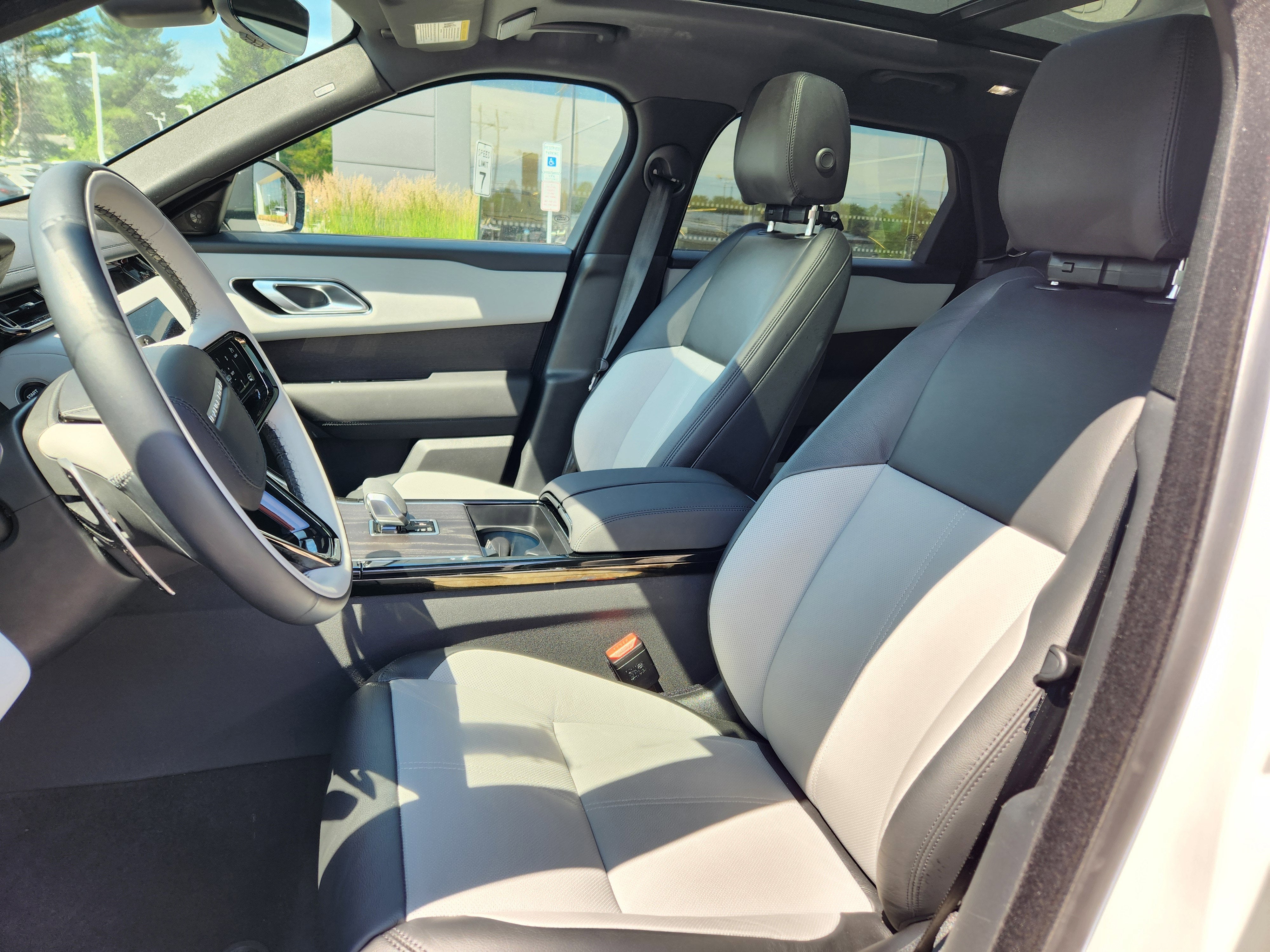 2026 Land Rover Range Rover Velar Dynamic SE