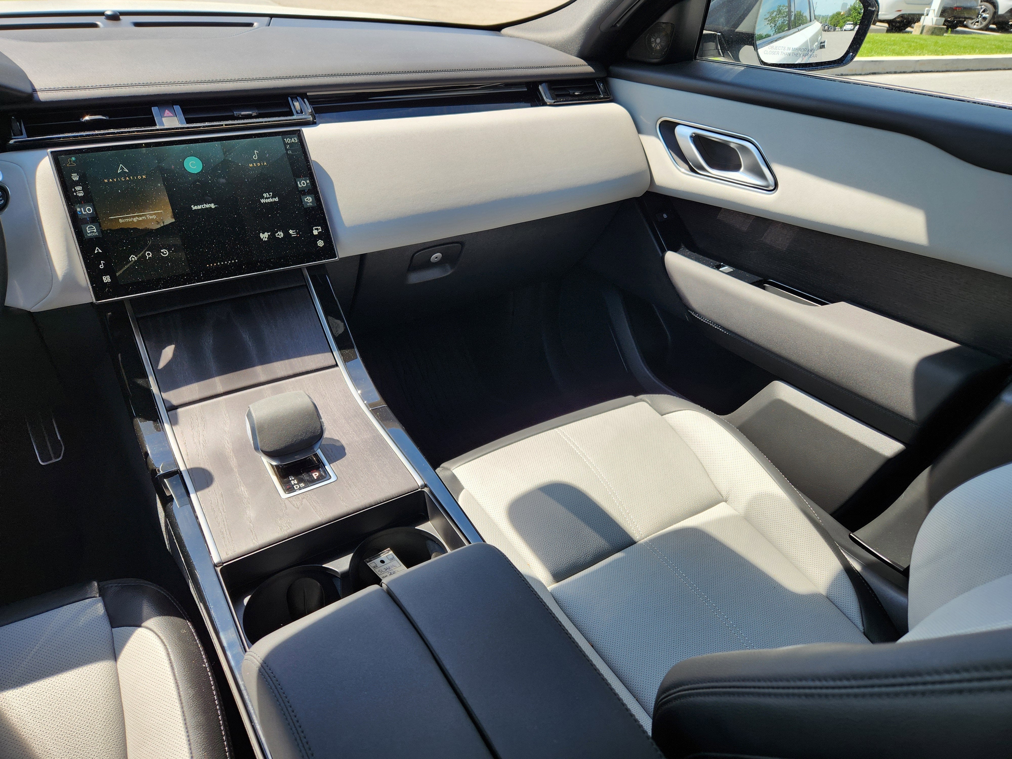 2026 Land Rover Range Rover Velar Dynamic SE