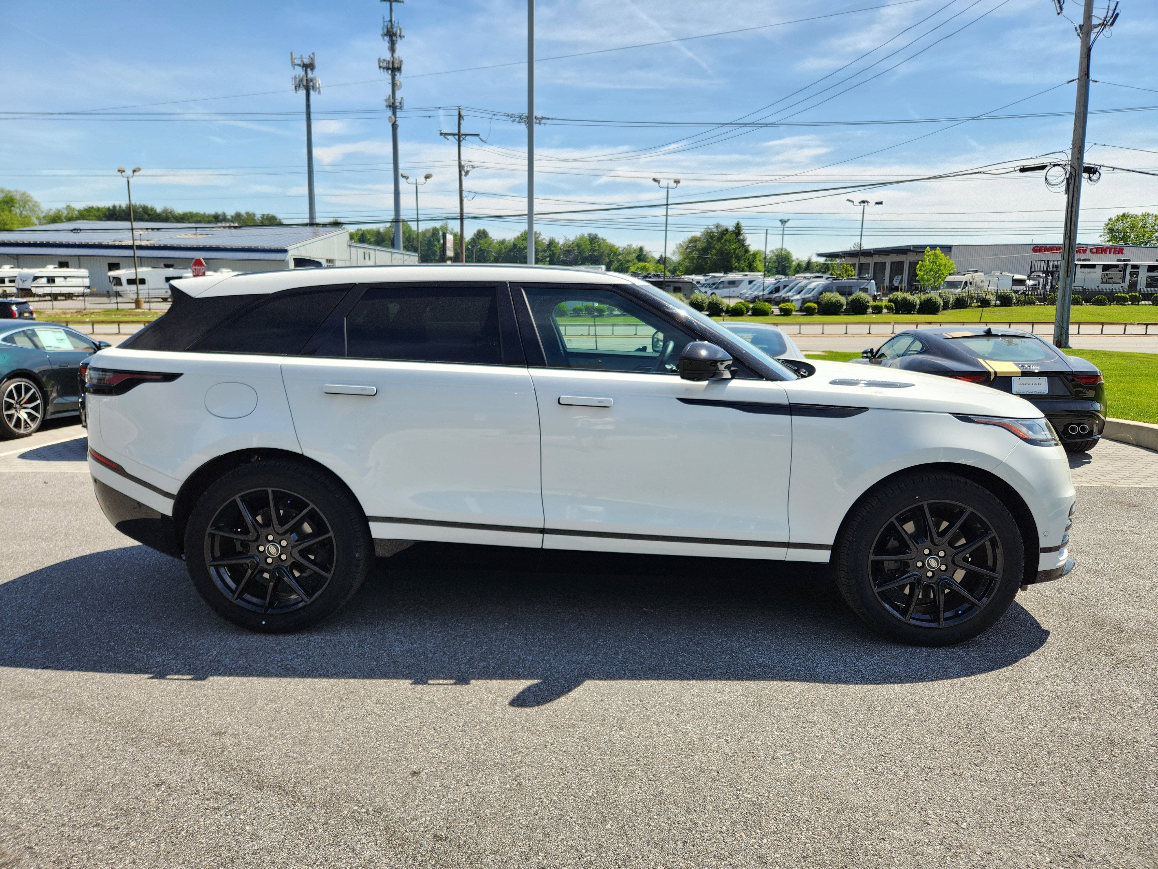 2026 Land Rover Range Rover Velar Dynamic SE