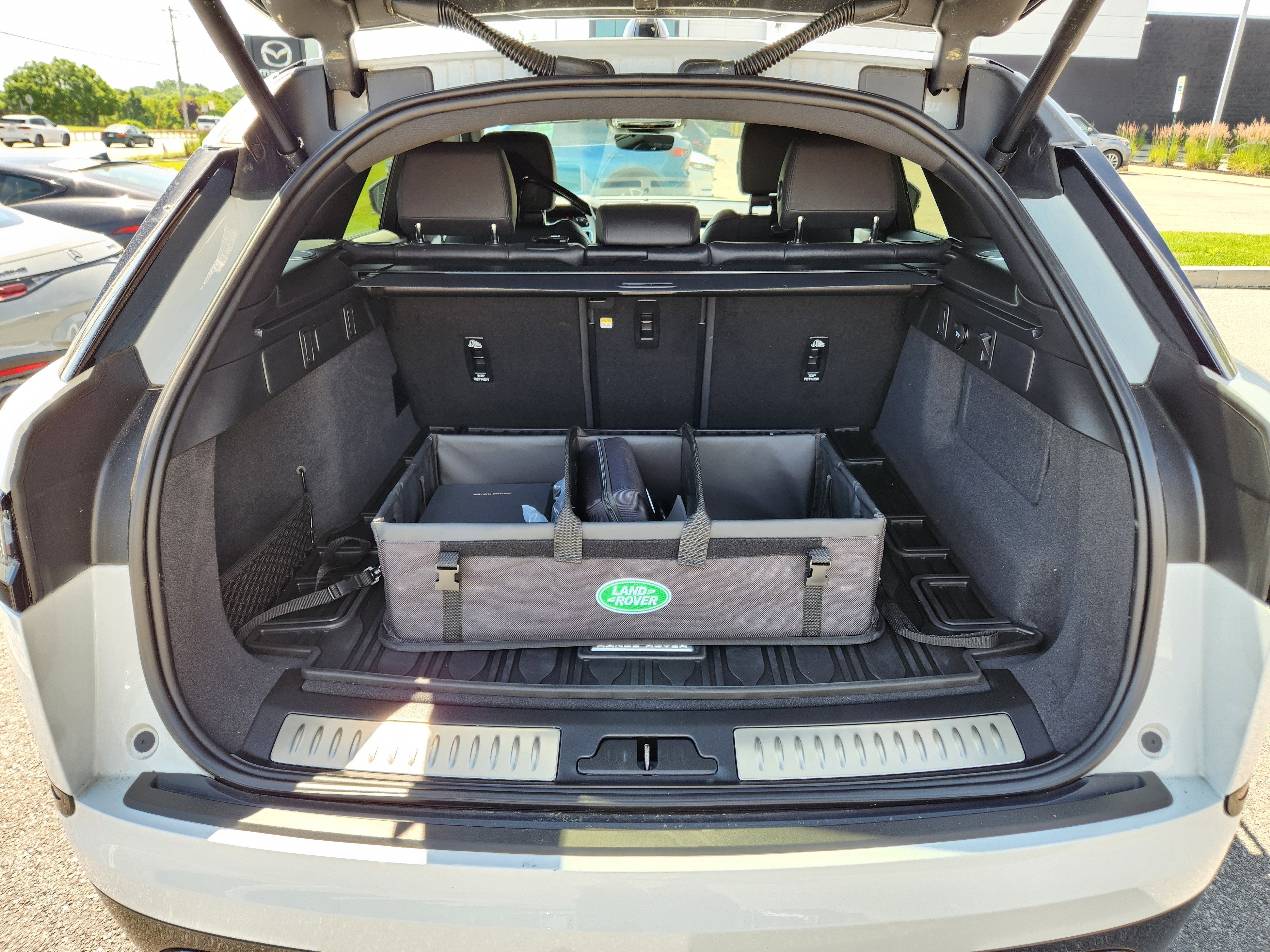 2026 Land Rover Range Rover Velar Dynamic SE