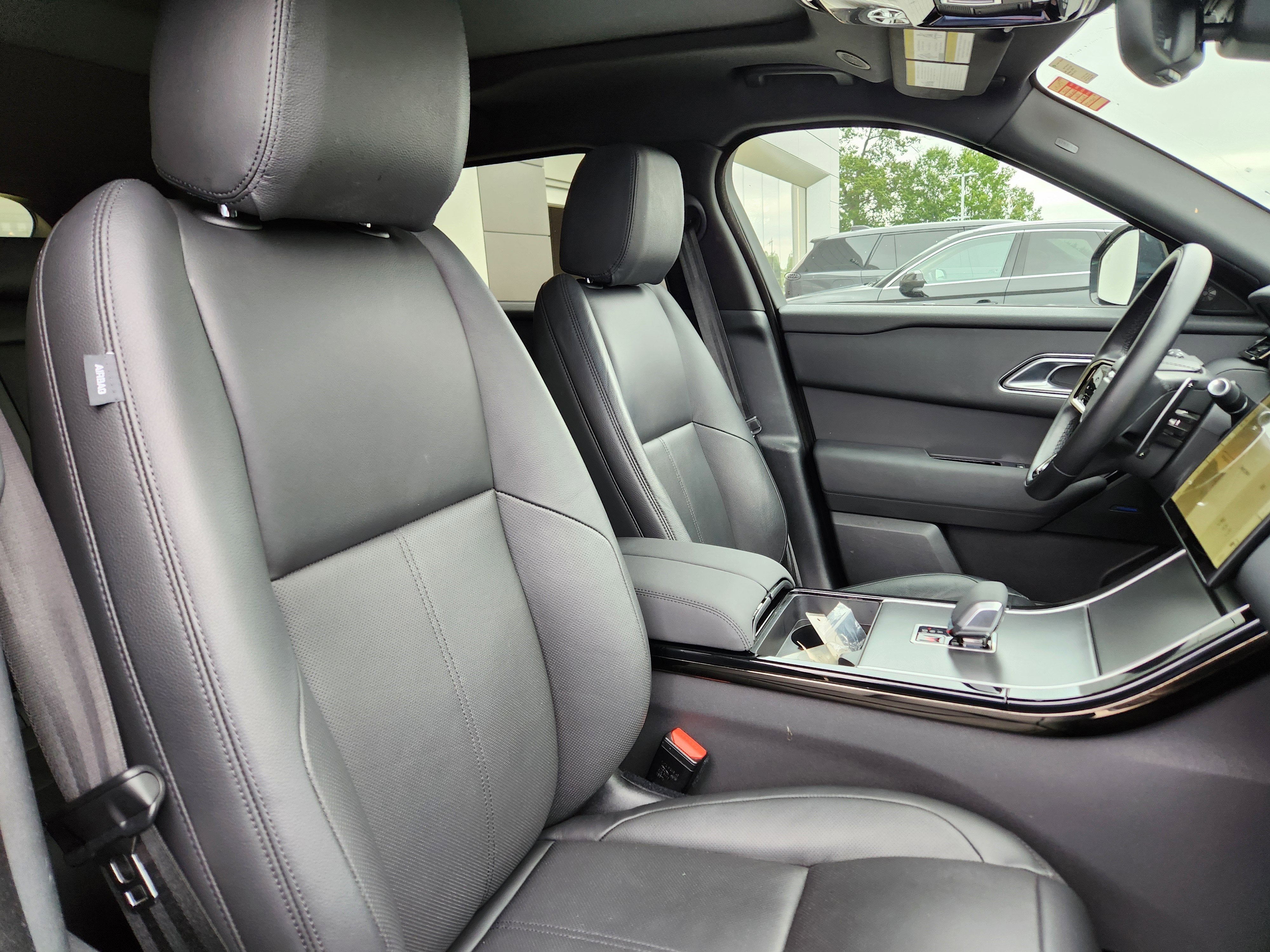 2025 Land Rover Range Rover Velar Dynamic SE