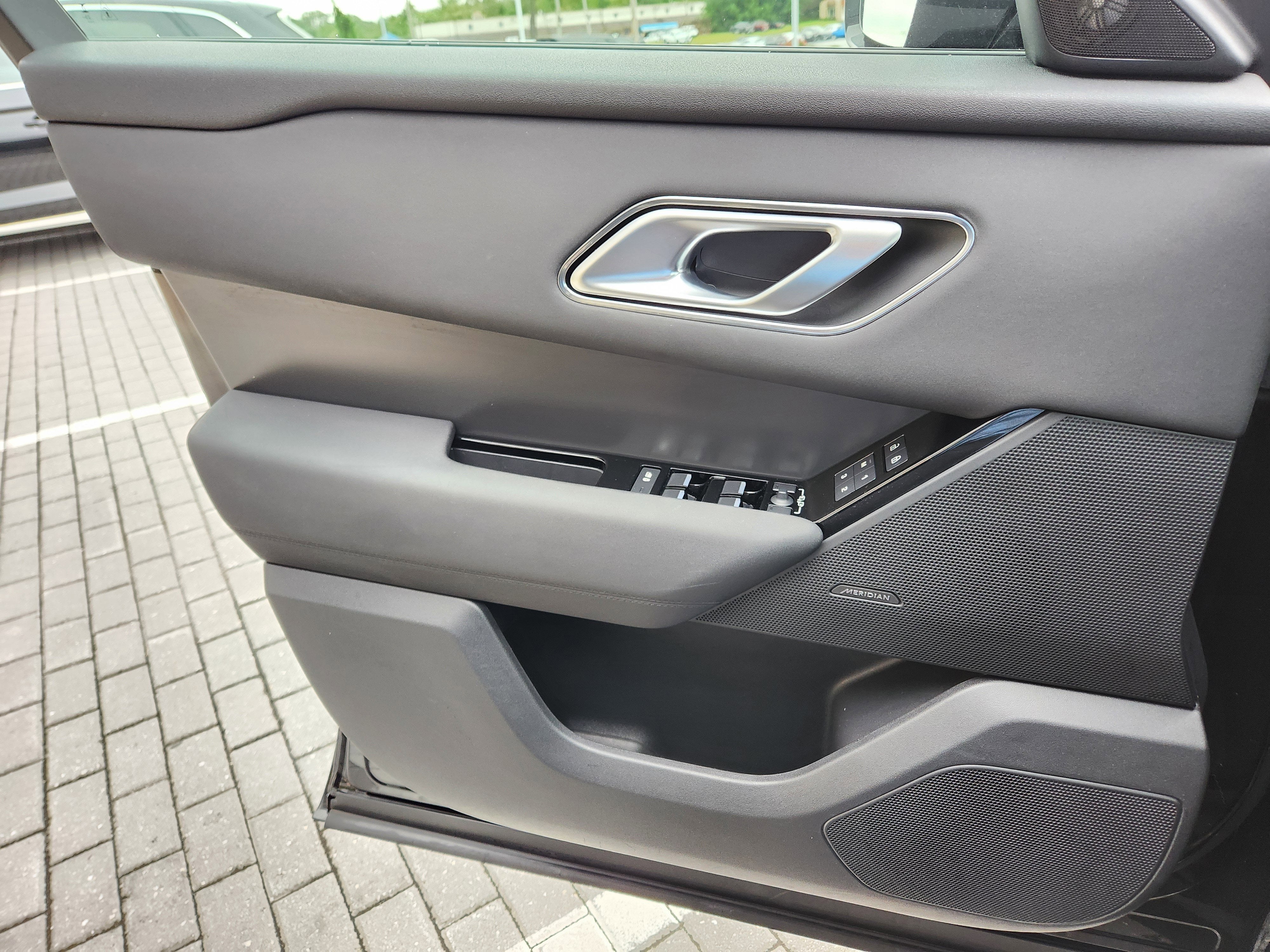 2025 Land Rover Range Rover Velar Dynamic SE