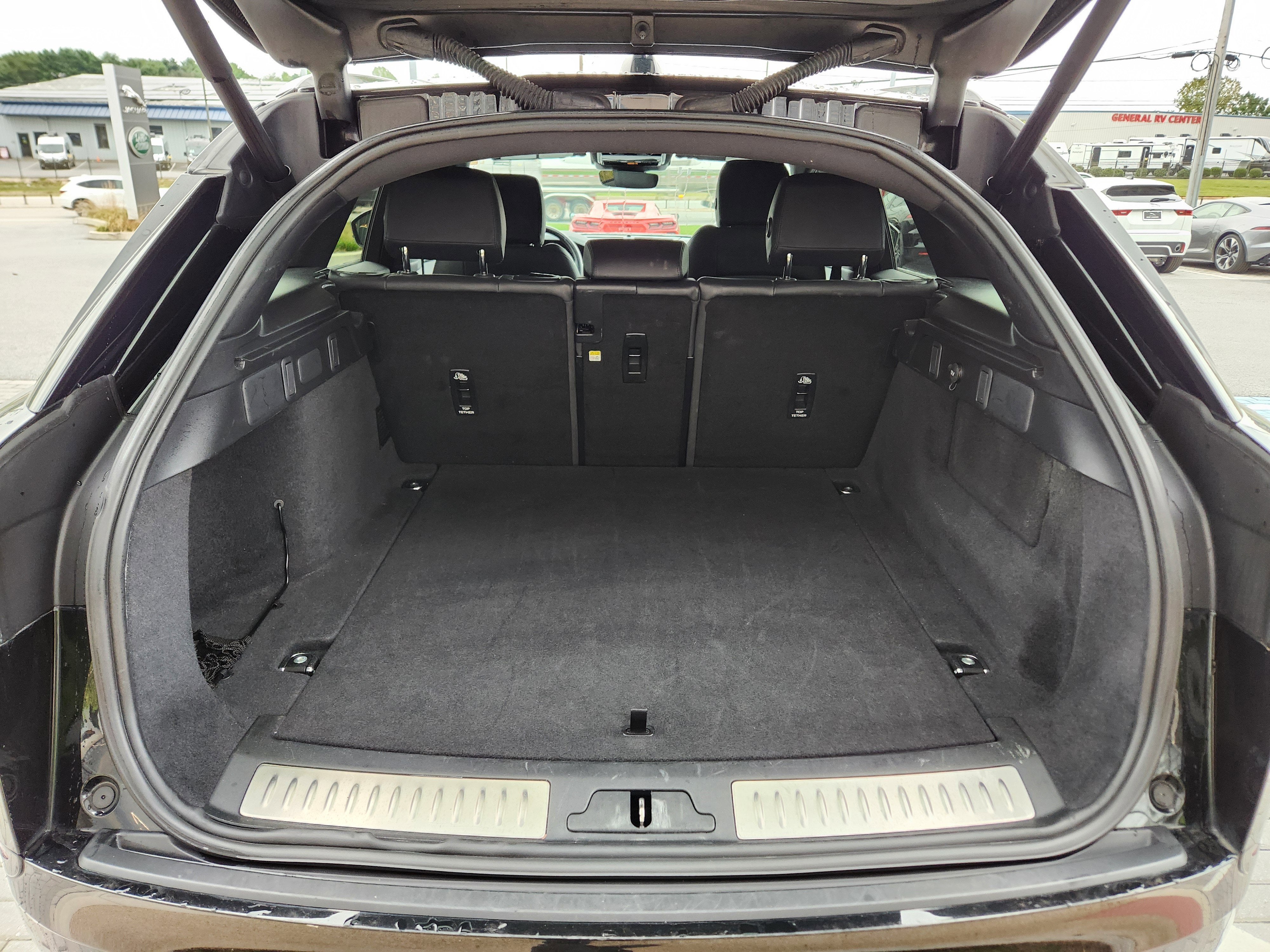 2025 Land Rover Range Rover Velar Dynamic SE