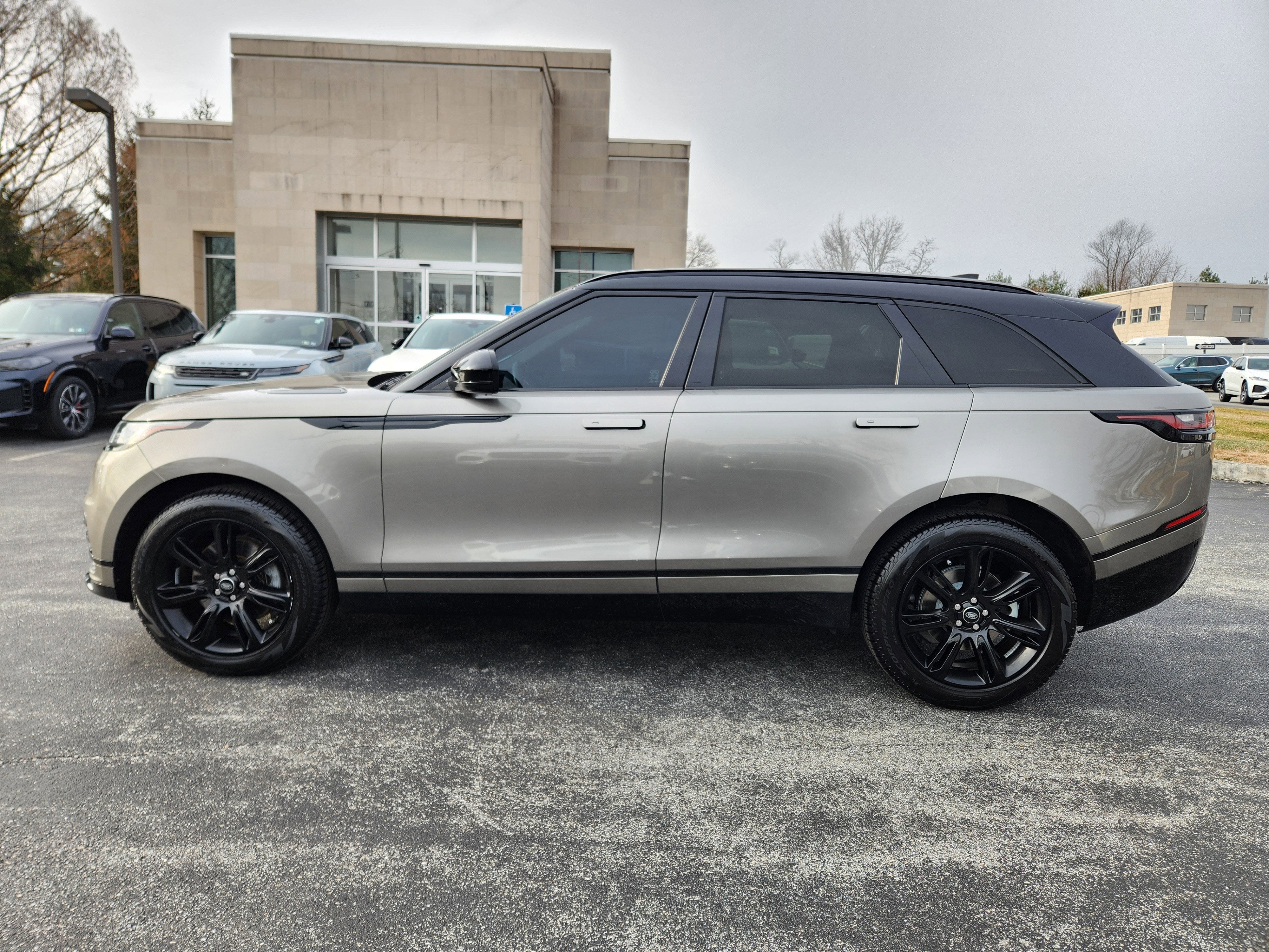 2022 Land Rover Range Rover Velar P250 R-Dynamic S