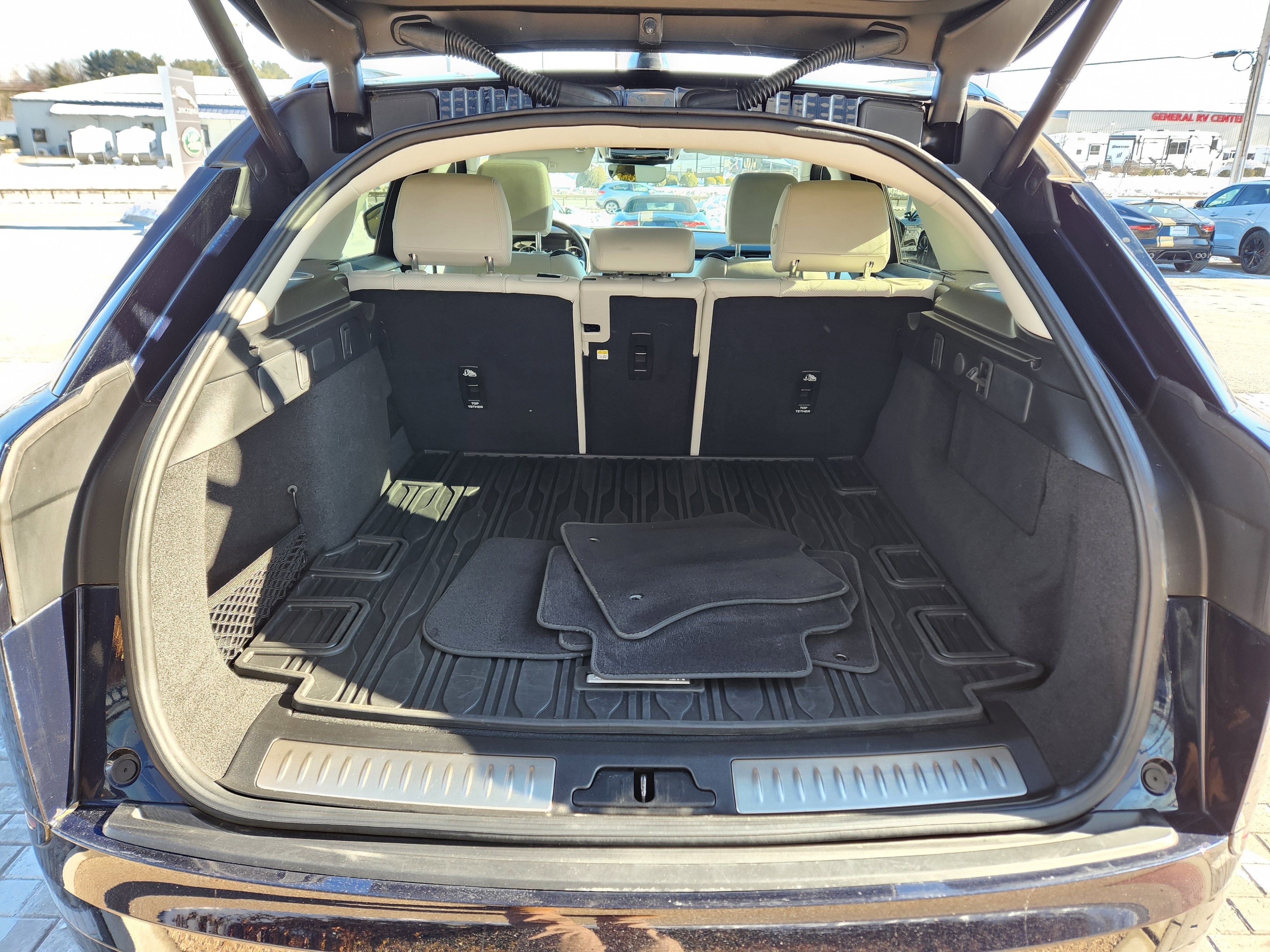 2022 Land Rover Range Rover Velar P250 R-Dynamic S