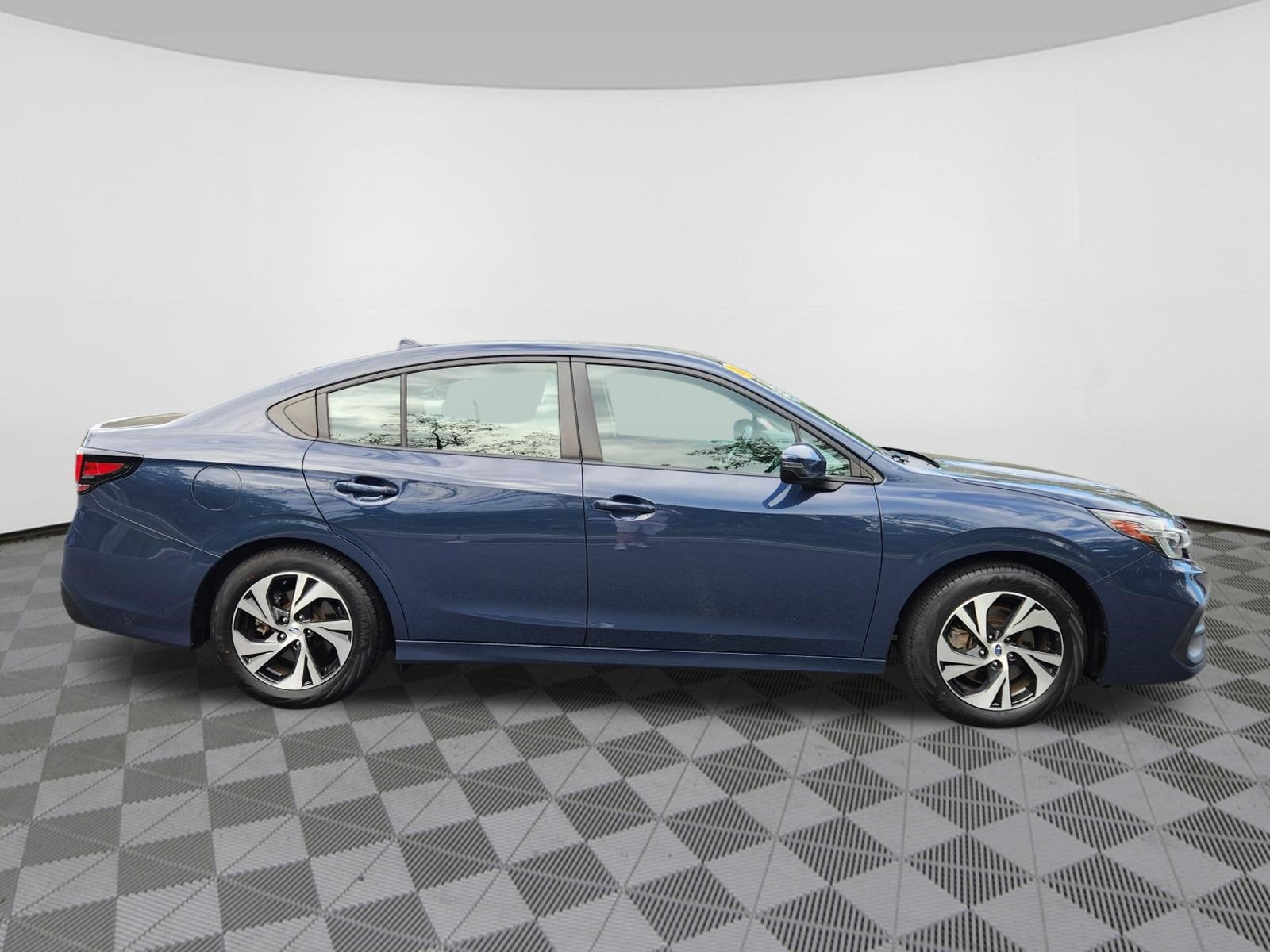 2024 Subaru Legacy Premium Blind Spot Detection w/ Rear Cross Traffic Alert +