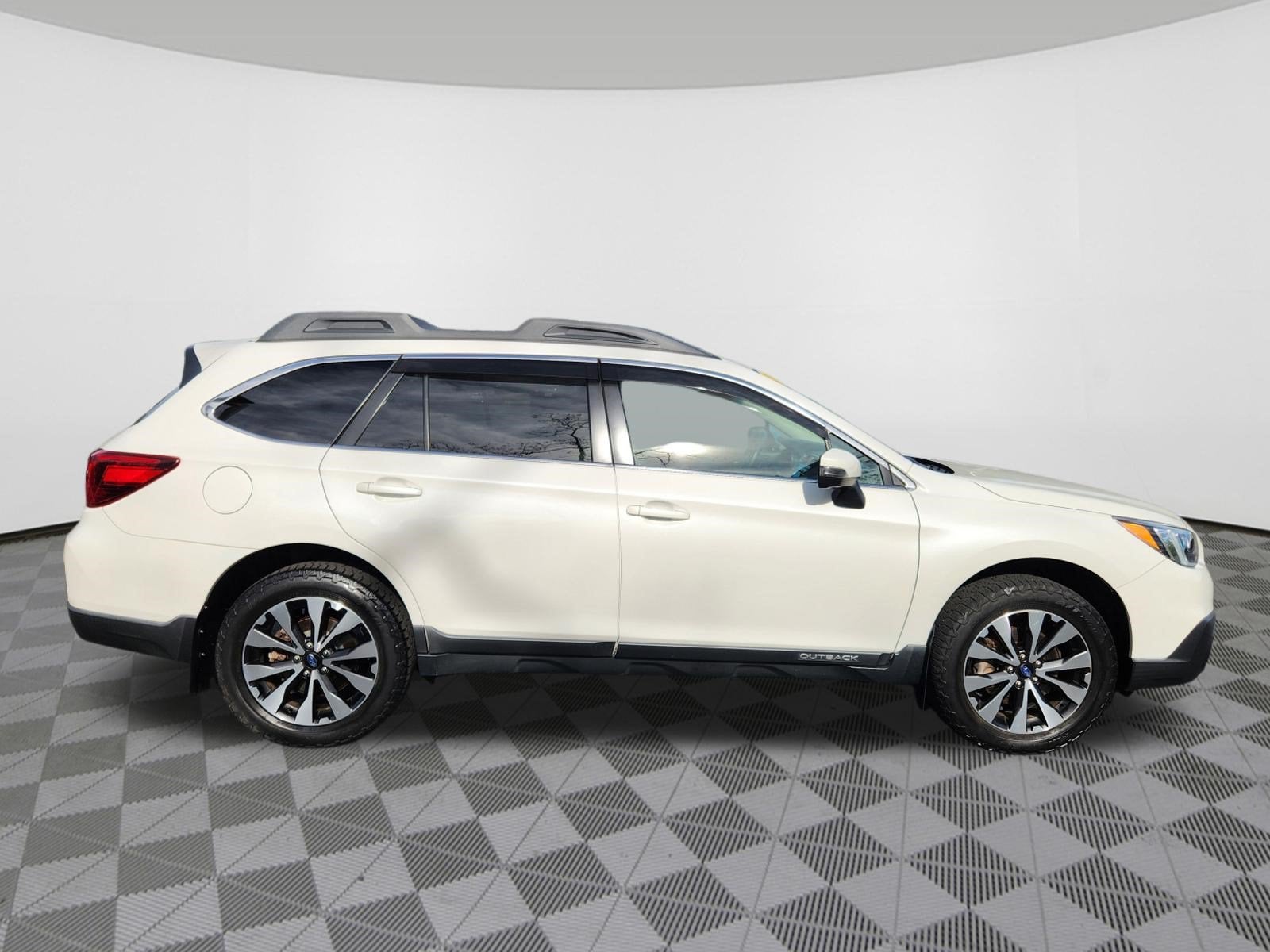 2017 Subaru Outback 2.5i LimitedEyeSight + Navigation System + High Beam As